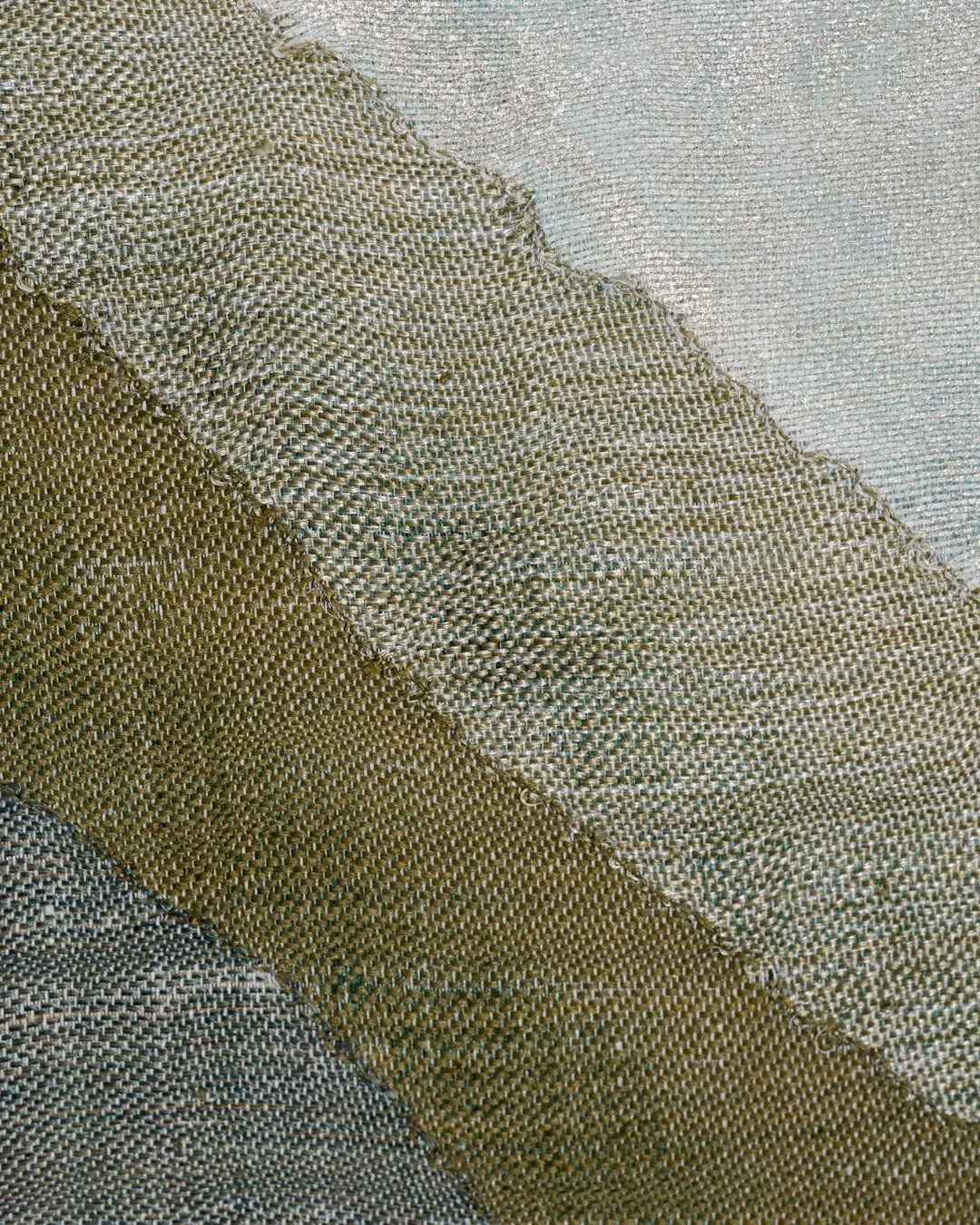 Les Mondes Flottants | Morgane Baroghel-Crucq

Silks and linen, delicately woven, layered, and illuminated by touches of white gold leaf.

In Les Mondes Flottants, Morgane Baroghel-Crucq captures the quiet poetry of shifting landscapes, where colors 