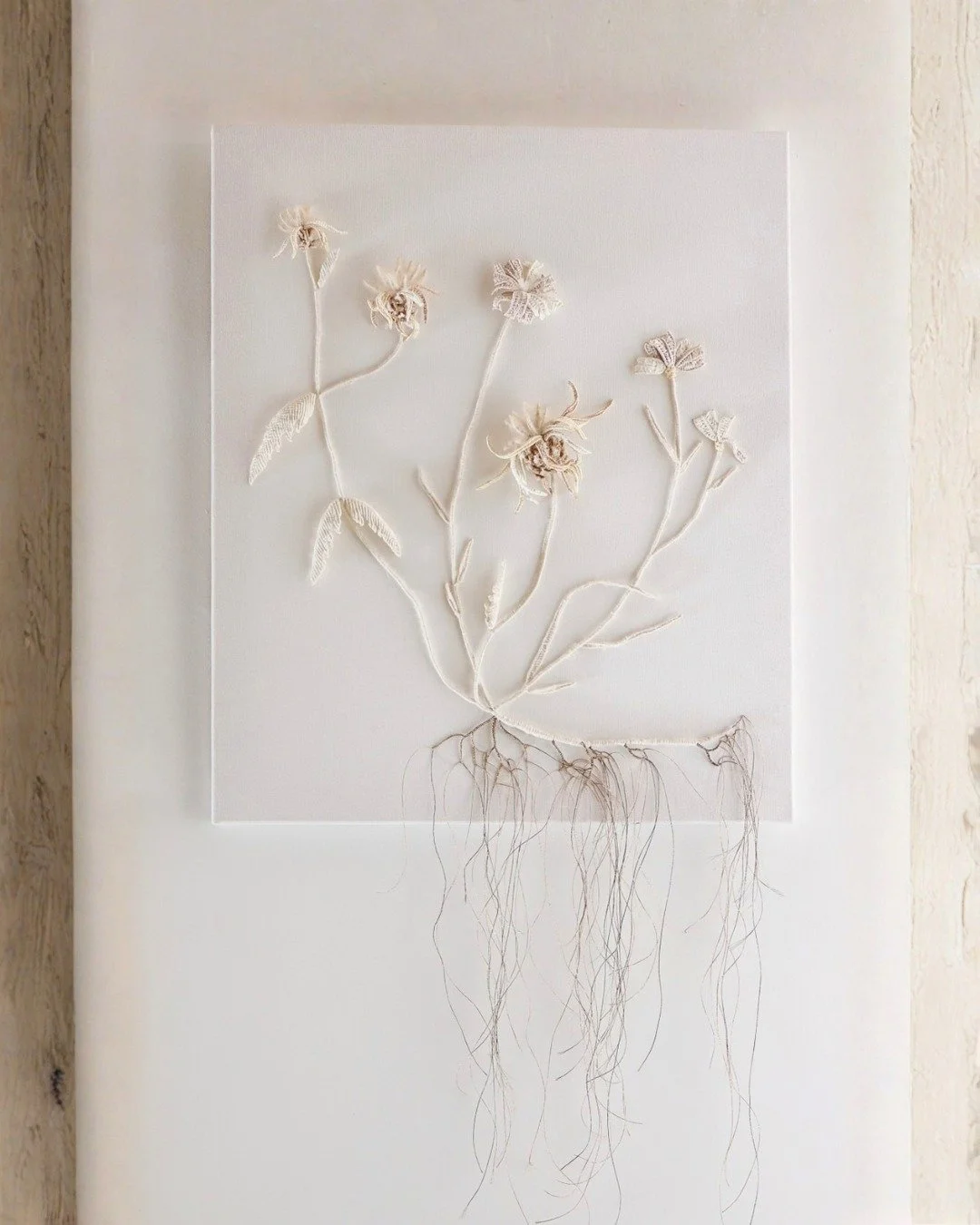 Les Centaur&eacute;es by Laurentine Perilhou.

A delicate botanical composition where fiber becomes line, volume, and gesture. Each stem, leaf, and flower is meticulously shaped by hand, revealing an extraordinary level of detail and a quiet dialogue