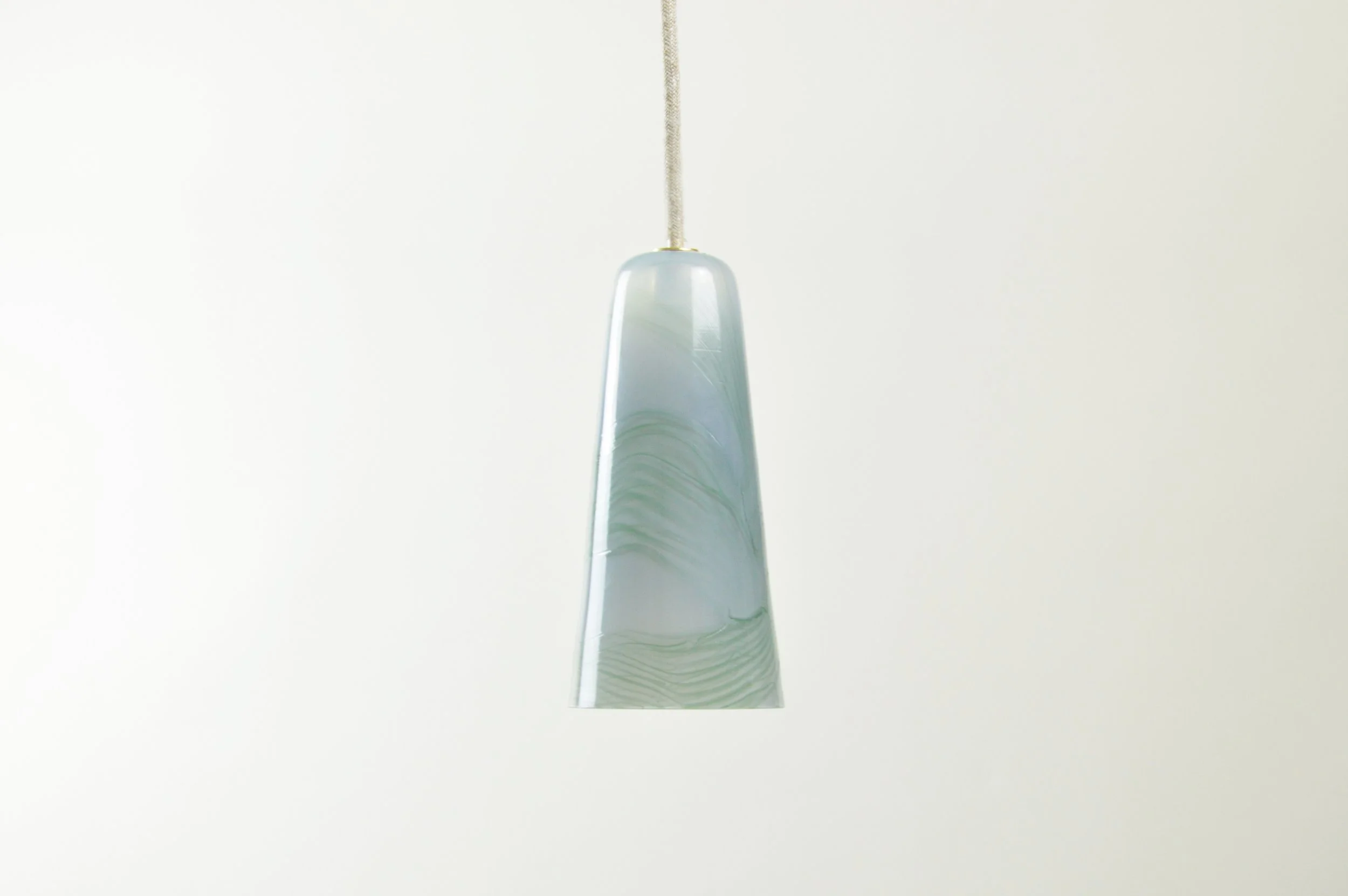Atelier George-Collection Moire-Suspension Delta-gris clair-vert pastel.jpg