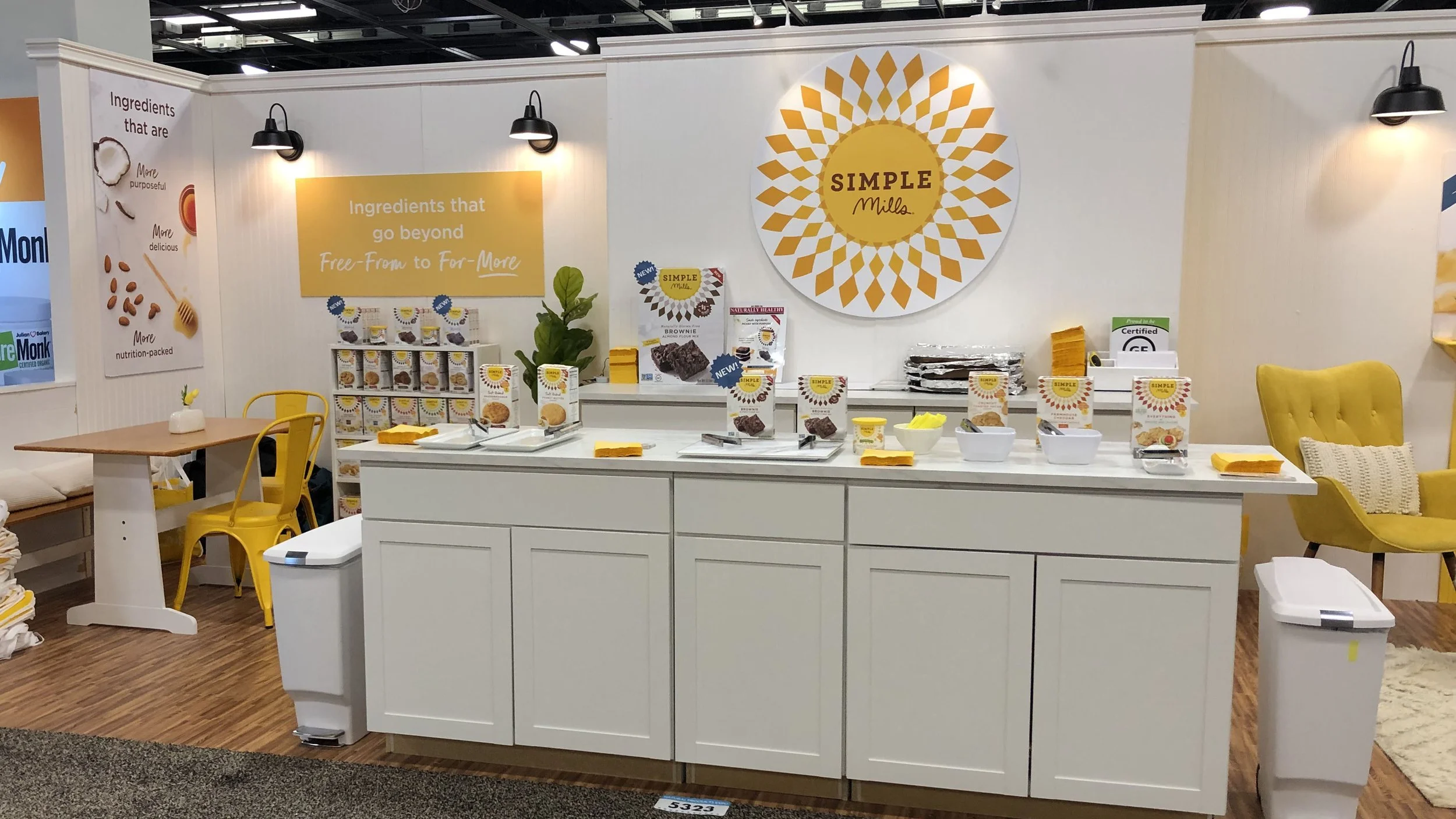 simple-mills-expo-booth-1.jpg