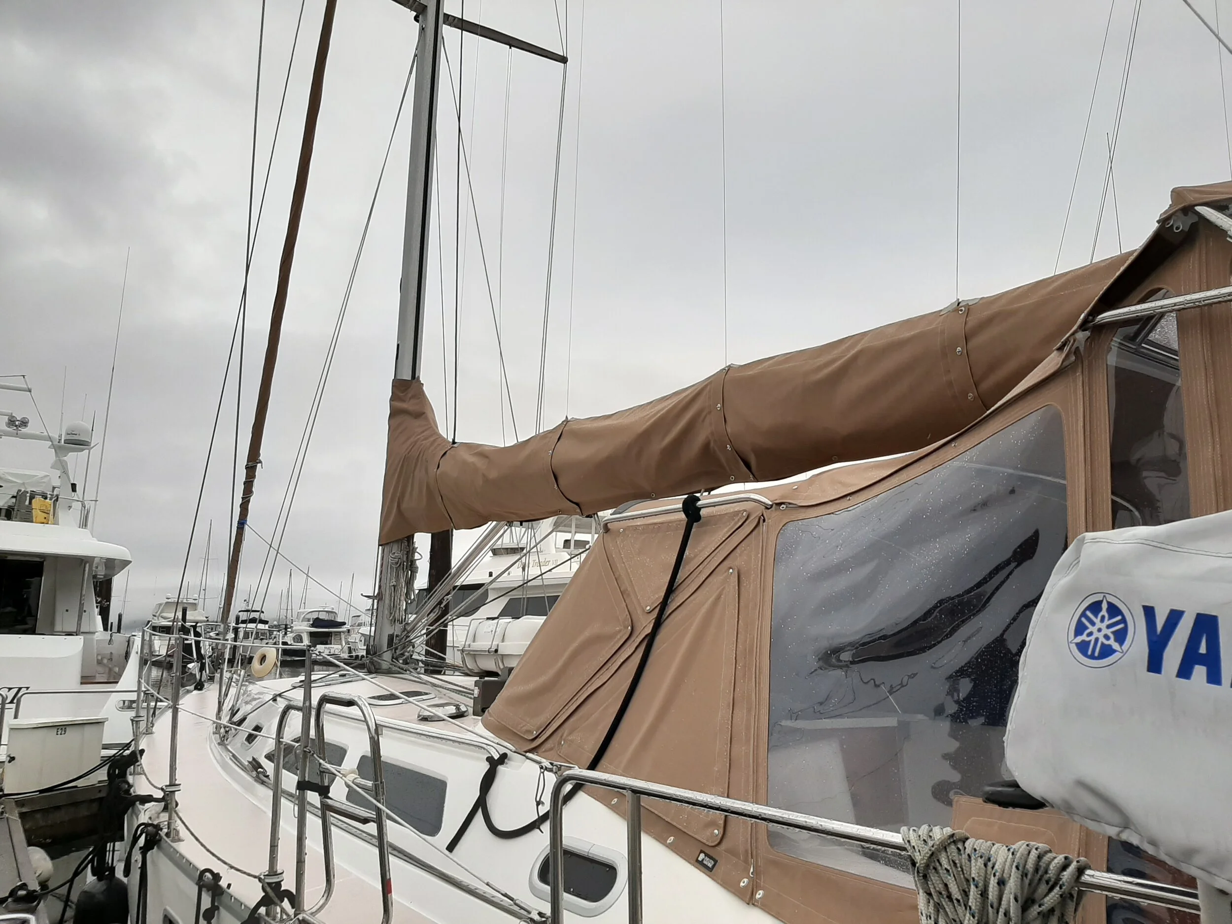 Catalina 470 Sail Cover.jpg