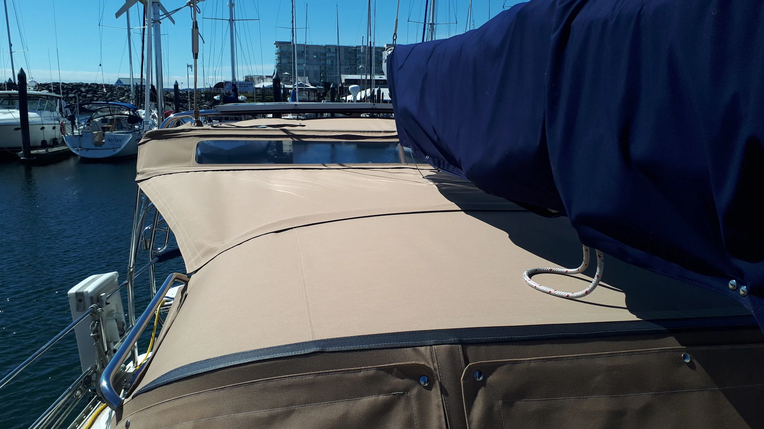 Catalina 470 dodger, bimini, dbl connector 2.jpg