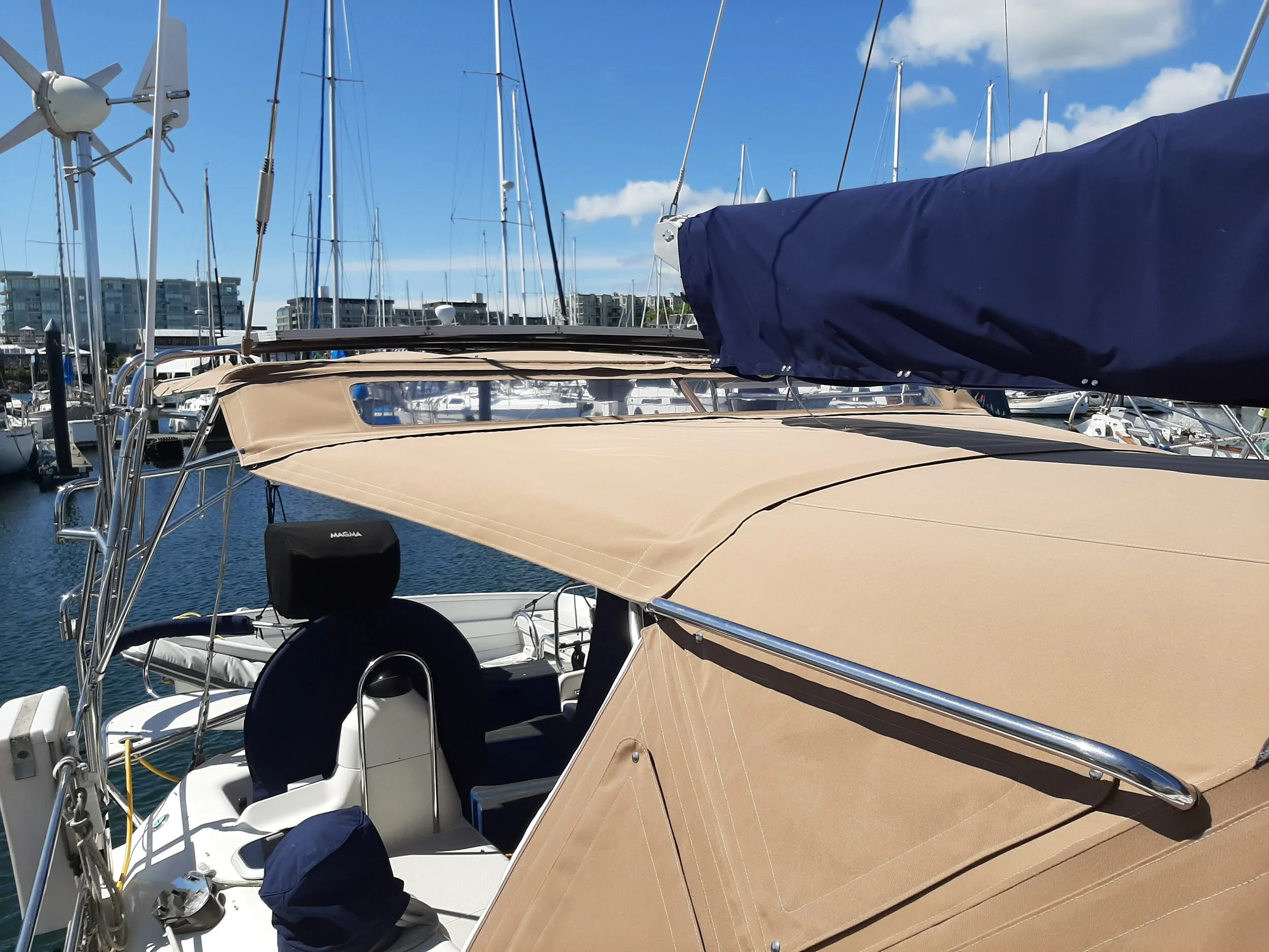 Catalina 470 Dodger,Bimini, Dbl Connector.jpg