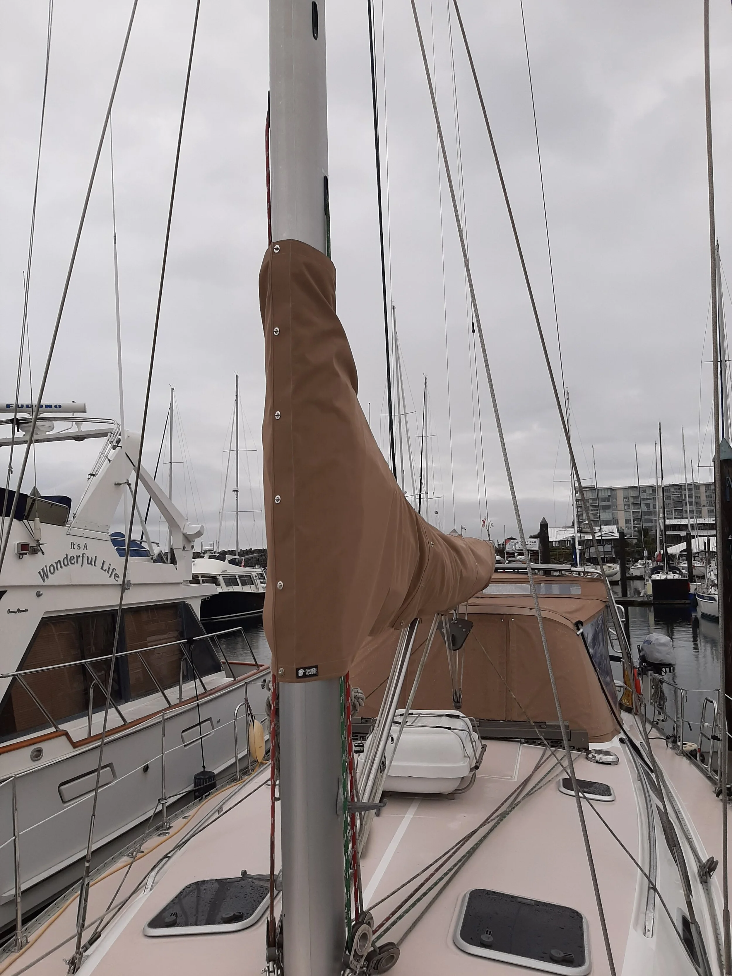 Catalina 470 Sail Cover 2.jpg
