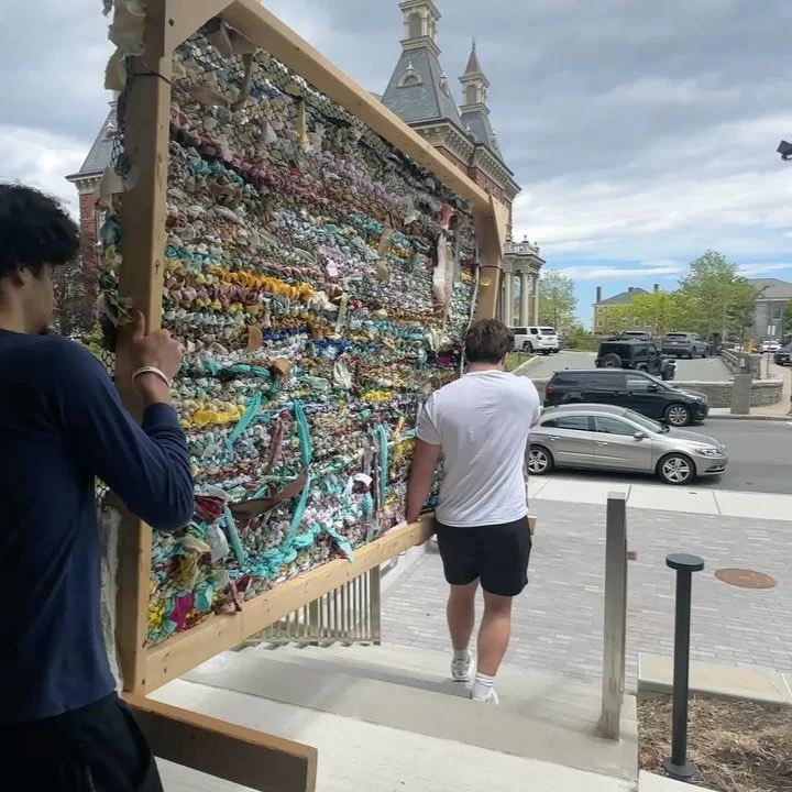 We took down the marvelous middle and high school Spring into the Arts show at @sawyerfreelibrary this morning, with help from GHS juniors Max and Kai (thanks, guys!). 

Loved going through the guest book and seeing all of the comments from folks who