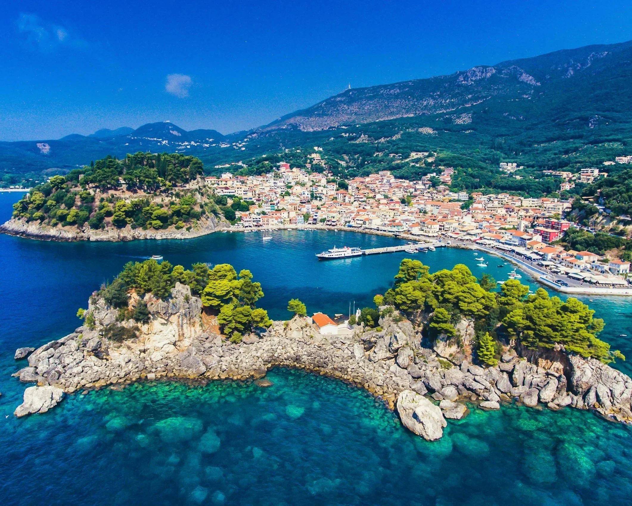 Travel | Travel the World: Greece w/ Tara R.