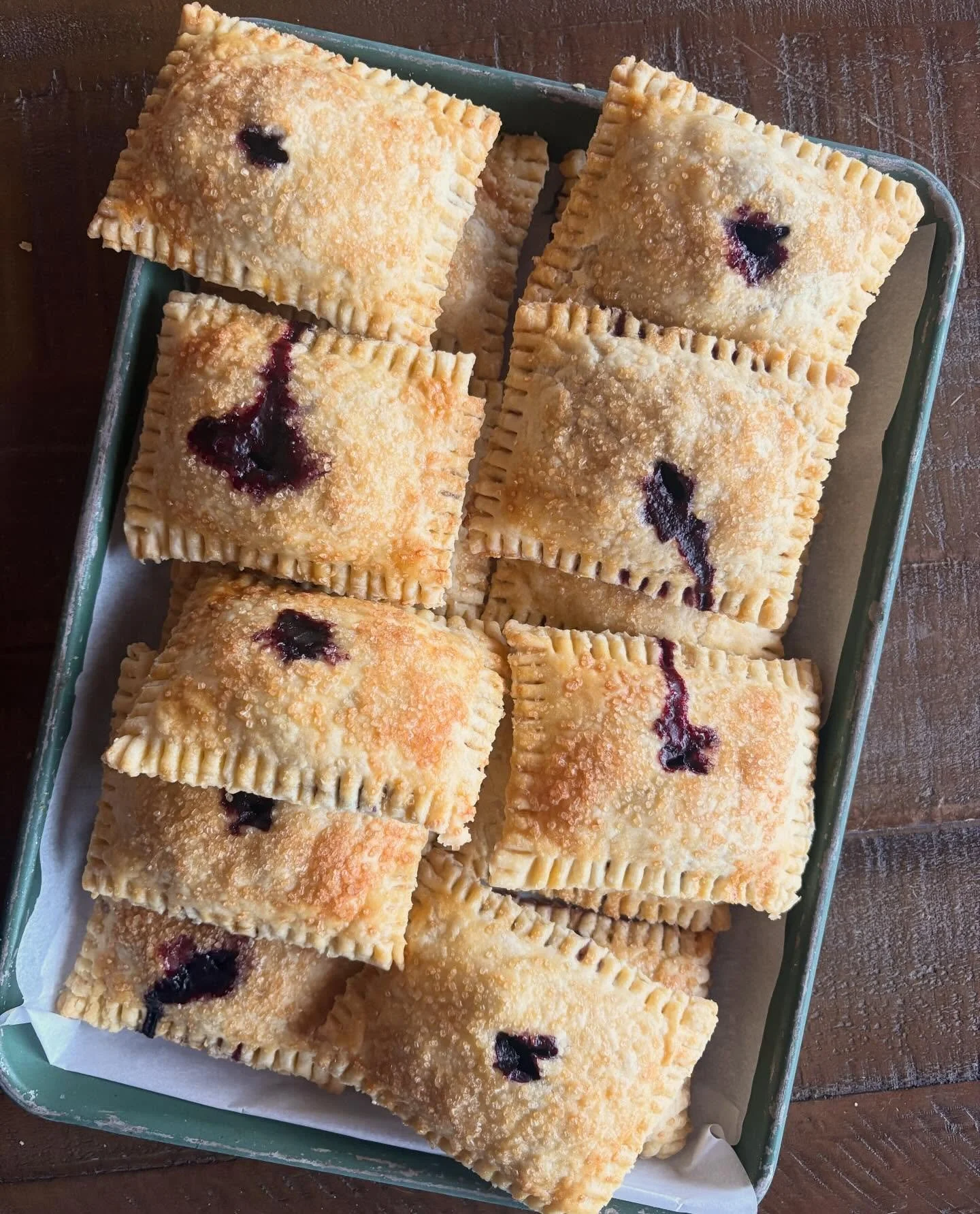 The blueberry runneth over 🤌🏻 BB hand pies available currently at @daisychaincoffee and @littleleafluncheonette 🦋