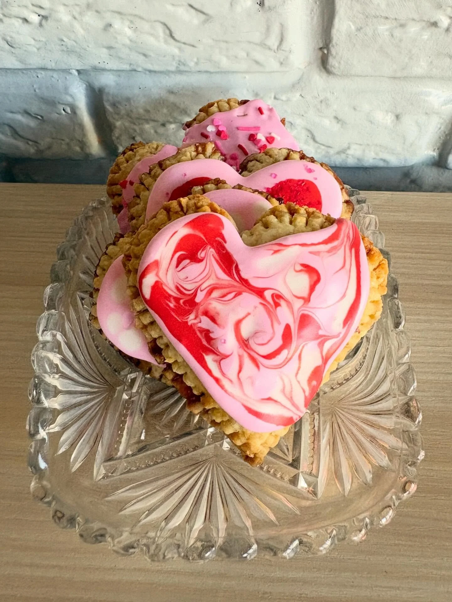 ❤️&zwj;🔥🍒*~ VALENTINES DAY ~*🍒❤️&zwj;🔥 aesthetically, the best holiday. Here&rsquo;s the deal: 

Find us on Friday the 13th at the Galentine&rsquo;s Day pop-up from 6-9 pm hosted by @zhooshdsm at @chucksdsm 💗 tons of cool ass vintage and handmad