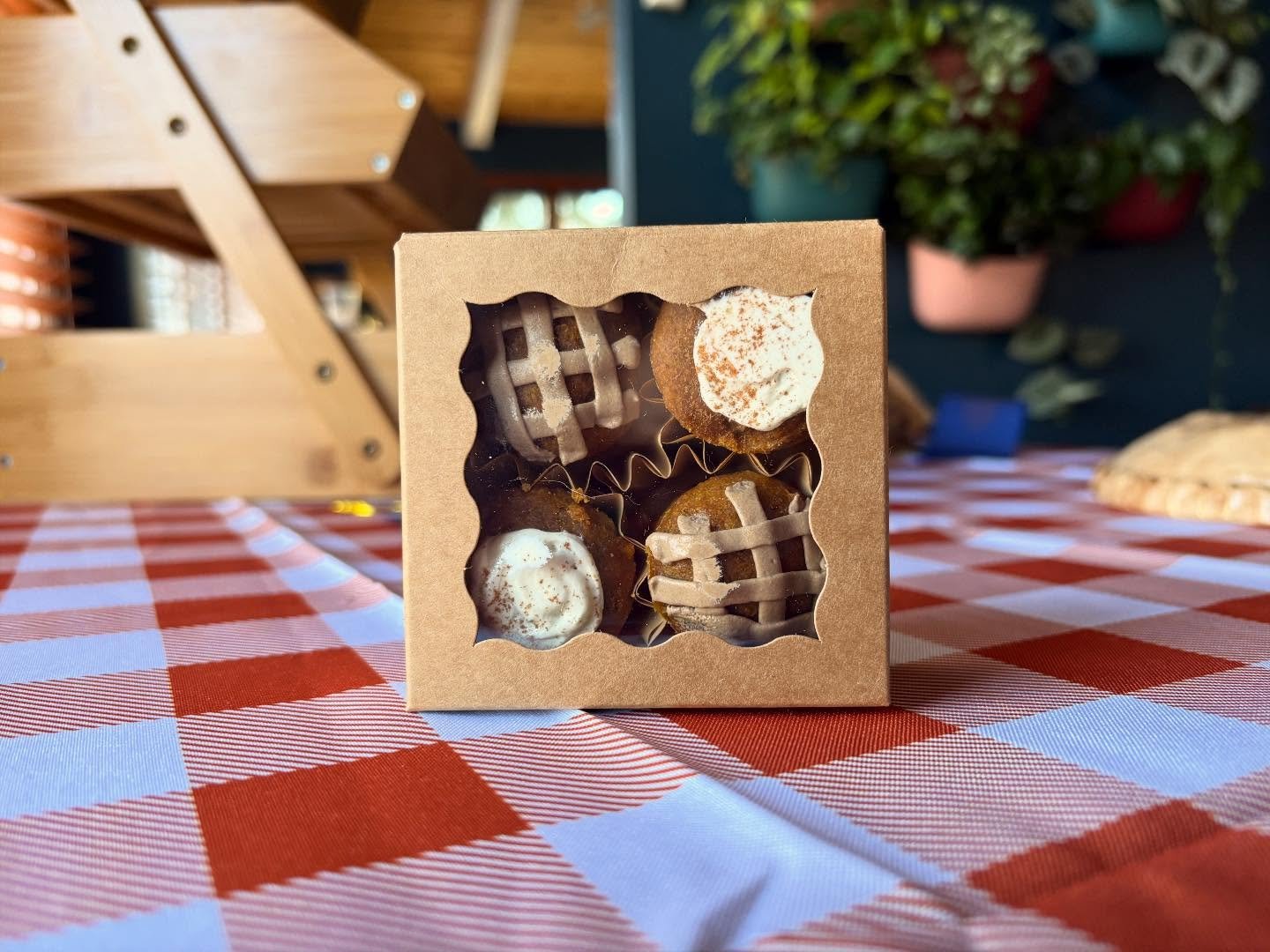 Today&rsquo;s 👏🏻 the 👏🏻 DAY!!! 

PAWLIDAY MARKET @pawsandpintsdsm 4-8 pm. Table will be loaded with treats for people and pups. I am SO excited to see you and feed you and pet your dog!!! 🥧