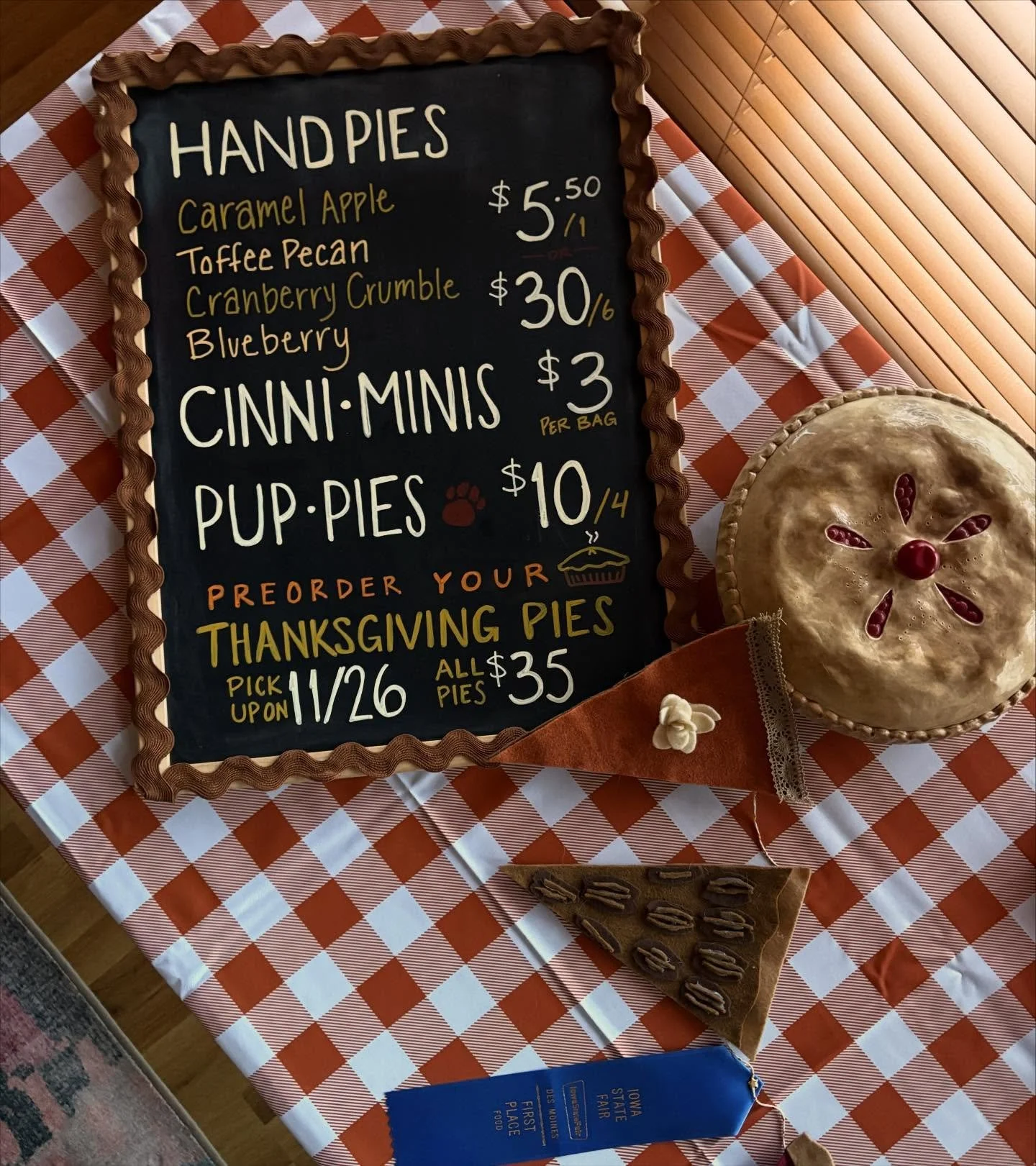 Pawliday market preview❣️
4-8 pm this Saturday, November 22!

Come early, supply is limited and you&rsquo;re gonna want to see these pup-pies 🐾 Three of our hand 
pie flavors are mini versions of Thanksgiving pies, so if you&rsquo;re on the fence ab
