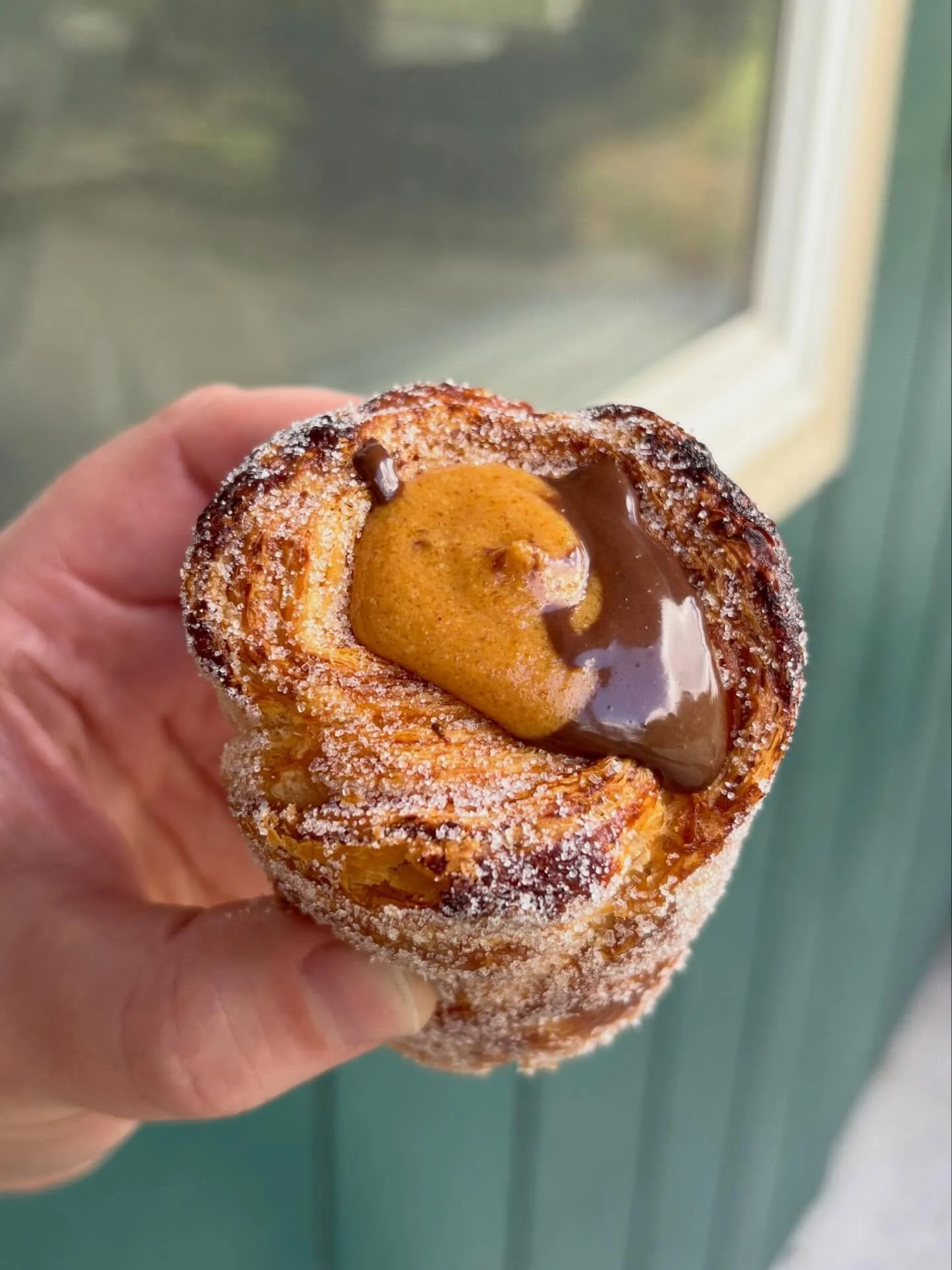 FARMERS MARKET SATURDAY 8a-2p 🥐💐🥧

After you hit up the DSM Farmers Market or your local spot, swing over to @daisychaincoffee for your pastry hookup. Every week we will be stocked with a fresh batch and flavor of cruffins, kouign amann, and of co