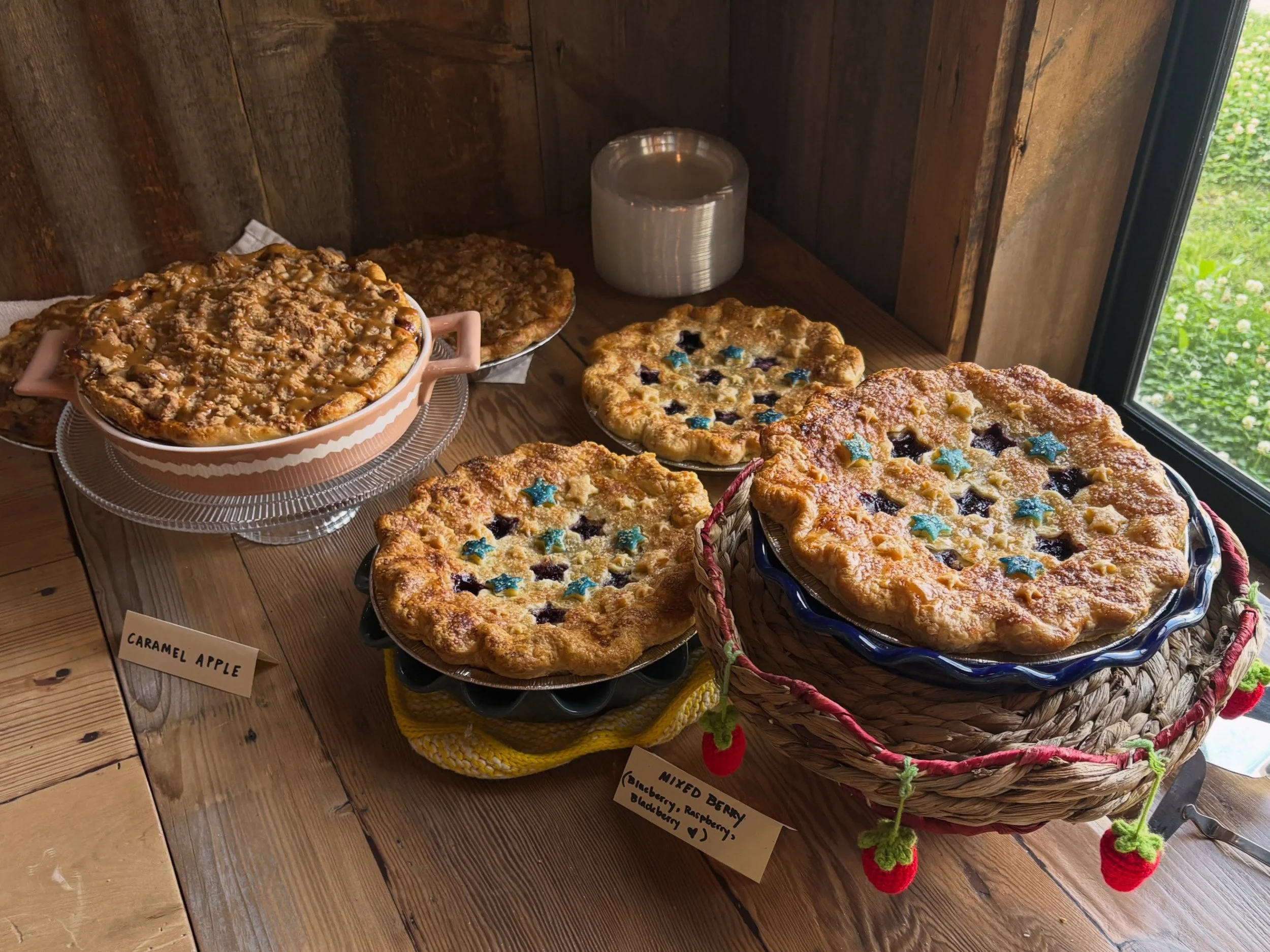 Did you know&hellip; we cater?! If you&rsquo;re looking for a unique addition to the dessert table at your next event, shoot us a dm or email! We love working with clients on custom pies and hand pies to make your event extra special, one of a kind, 
