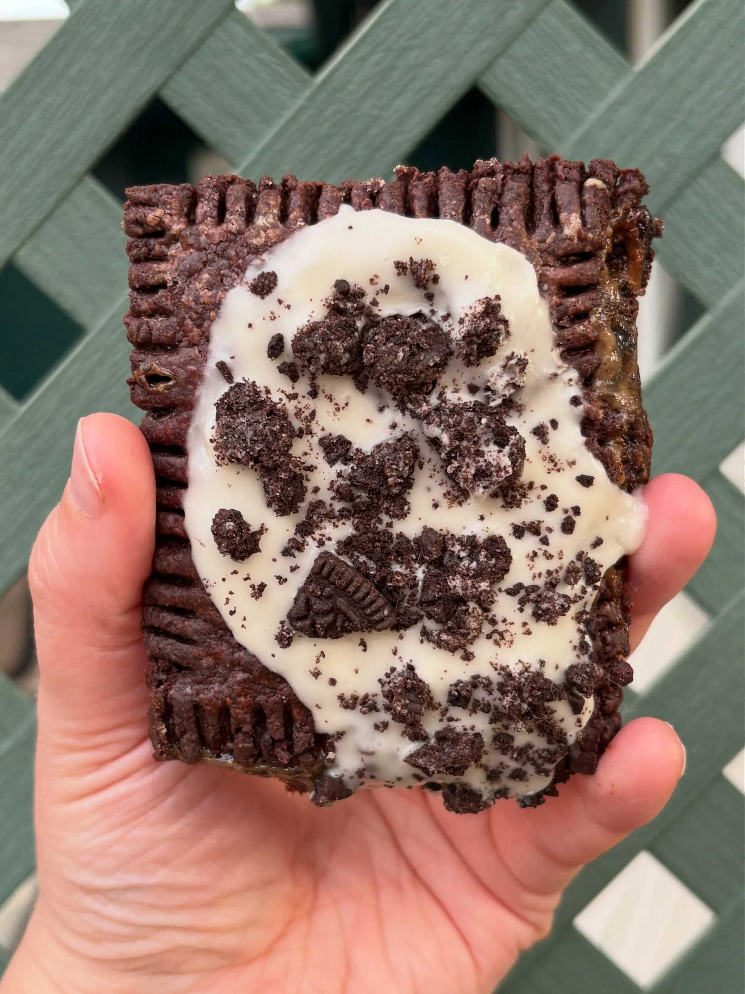 🤍🖤 a hot new bombshell enters the villaaaaaa 🖤🤍

Cookies &amp; Cream hand pies coming to market this Saturday&hellip; flaky dark choco crust, cookies n cream ganache filling, Oreo glaze on top. Great with a coffee. 

See you at @daisychaincoffee 