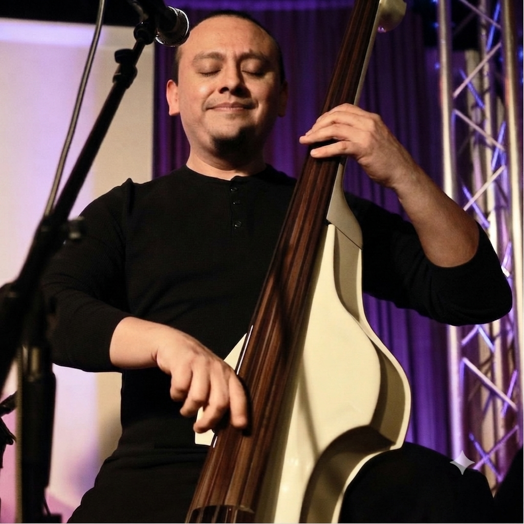 Jorge Brito | Bass + Vocals