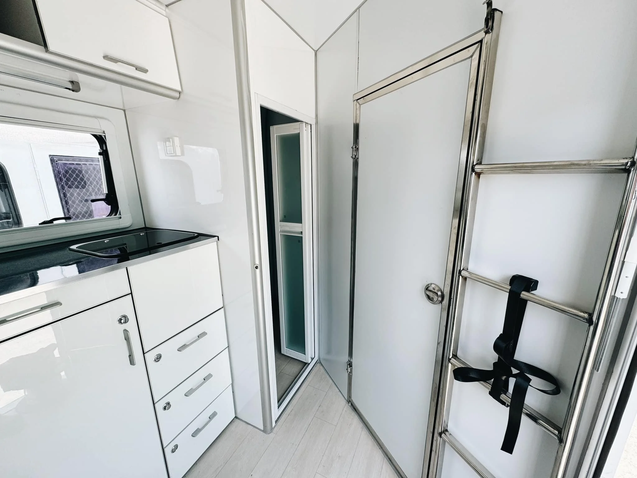 2HAL Torque White Silver Interior White 6.jpg