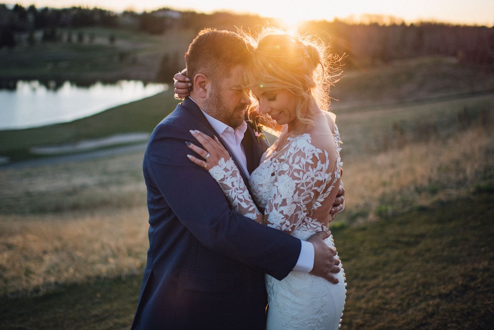 Bearspaw Golf Course wedding bride and groom sunset photos