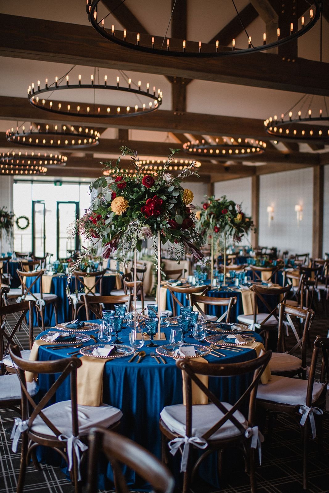 Modern wedding reception at Bearspaw Golf Course