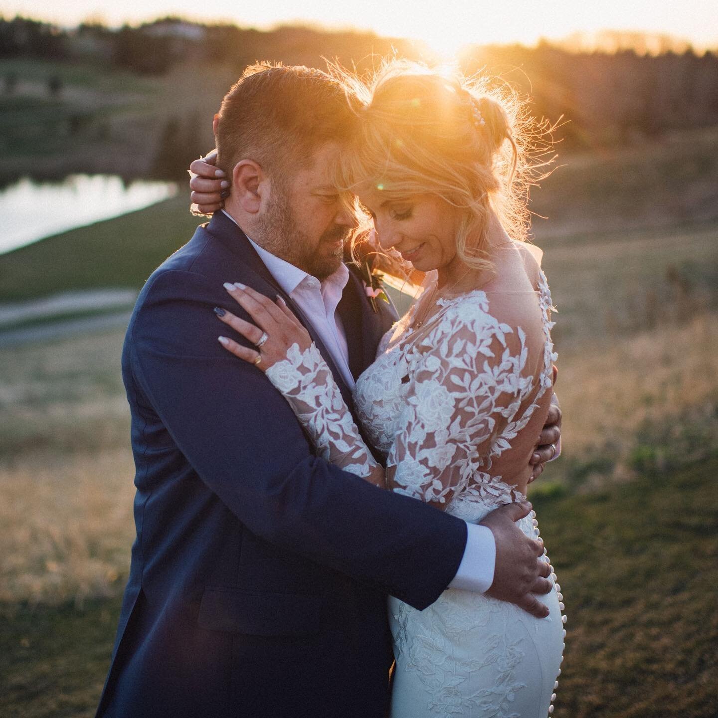 This Bearspaw Golf Course wedding was a day to remember! They had an outdoor ceremony on the 10th tee with an amazing view that extended to the Rockies followed a stunning reception!

To see more about their full wedding day, check out our blog. Link