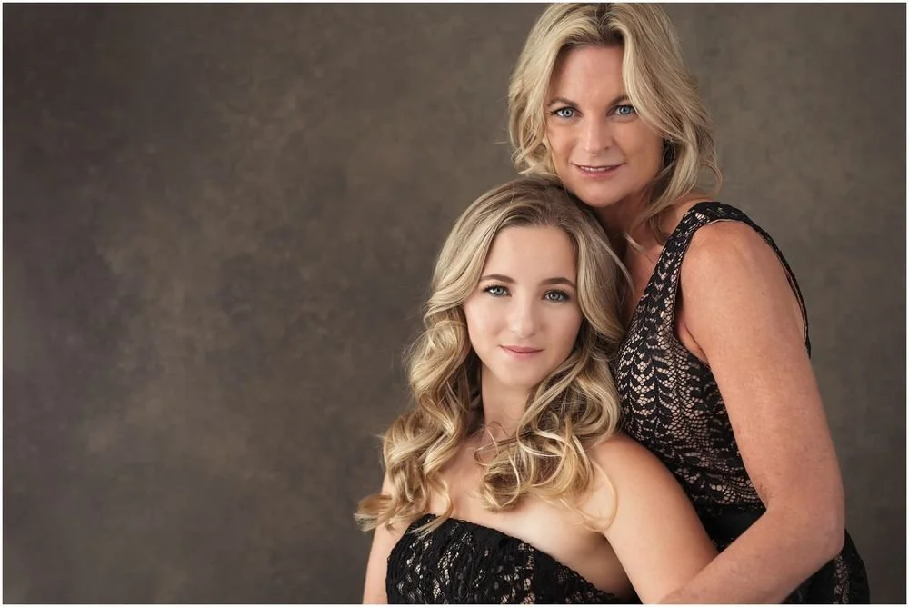 portrait-lucia-kiel-mother-daughter-santa-barbara_0015-ID-e33d4277-0947-44d4-df40-dcac3001256b.jpg