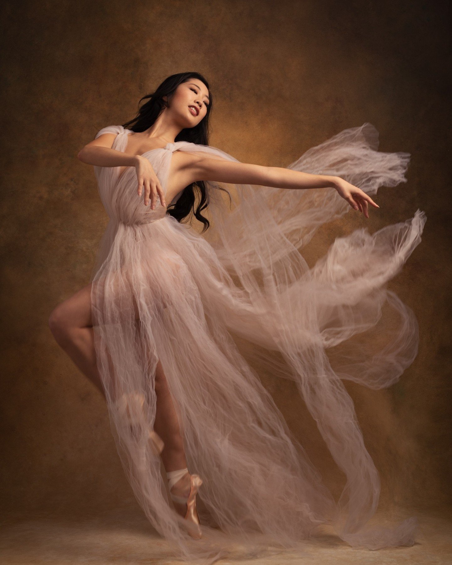 Throwback to one of my all time favorite professional dance shoots with the incredible @saopime of @statestreetballet. I made that dress for this shoot and it was my first time shooting on my all time favorite @oliphantstudio backdrop 🙌. An iconic c