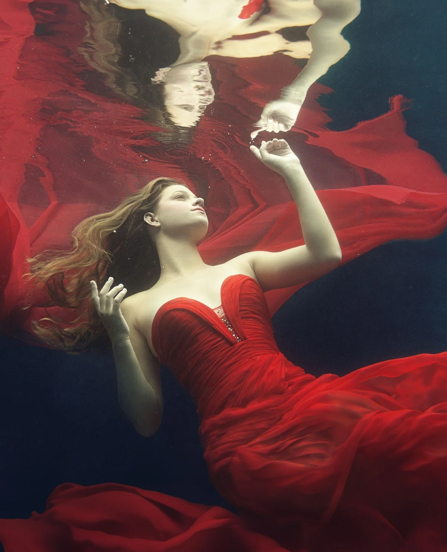 Have a vision for your dream shoot but not sure who can bring it to life?⁠
⁠
Consider me your photographer fairy godmother &mdash; here to turn your ideas into images that feel like pure magic.⁠
⁠
Underwater? Let&rsquo;s dive in.⁠
⁠
A golden-hour bea