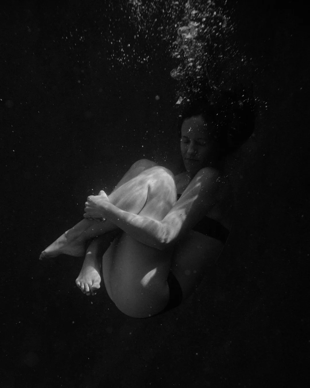 Some emotions are loud and jagged.⁠
⁠
They sink.⁠
They pull.⁠
They claw their way through the body before we even have words for them.⁠
⁠
This series felt like grief. Anxiety. Rage. Release. Survival.⁠
⁠
Like the experience of fighting your way back 