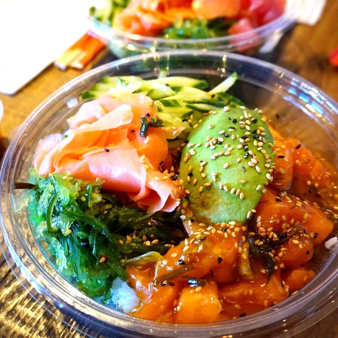 When in doubt, poke it out 🤤 This poke bowl is the perfect midday pick-me-up!
.
.
.
📸 -&gt; @followpokelina
.
.
.
#pokebowl #poke #fresh #seafood #salmon #ahi #seaweed #sesame #avocado #rice #umami #lunch #fishdistrict #irvine #solanabeach #carlsba