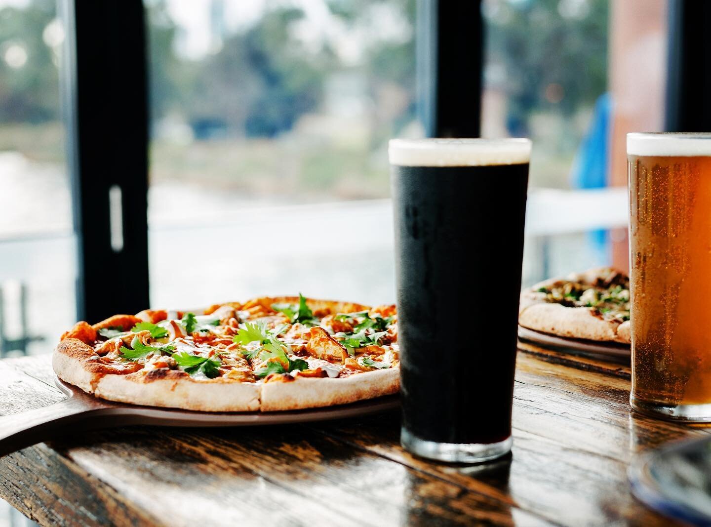 Beer, pizza and a view - triple combo nailed at Long Neck.
.
.
.
#longneckbrewery #perthpizza #perthfood #beerandpizza #longneck #swanriver #perthpizza #pizzaandbeer #perthbrewery #perthbeersnobs #cheers #eastperth #cityofperth