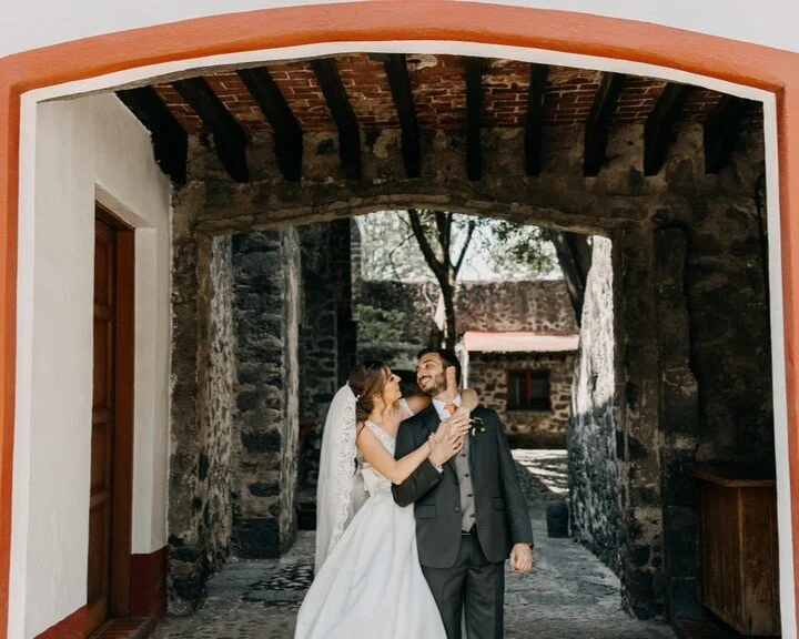 Siempre sonrisas...⁣&middot;
&middot;
&middot;
#reciencasados #brideandgroom #bridedress #vestidodenovia #husbandandwife #justmarried #fotografodebodas #weddingphotographer #inquadratura #fotografiadebodas #weddingphotography #weddinginspiration #wed