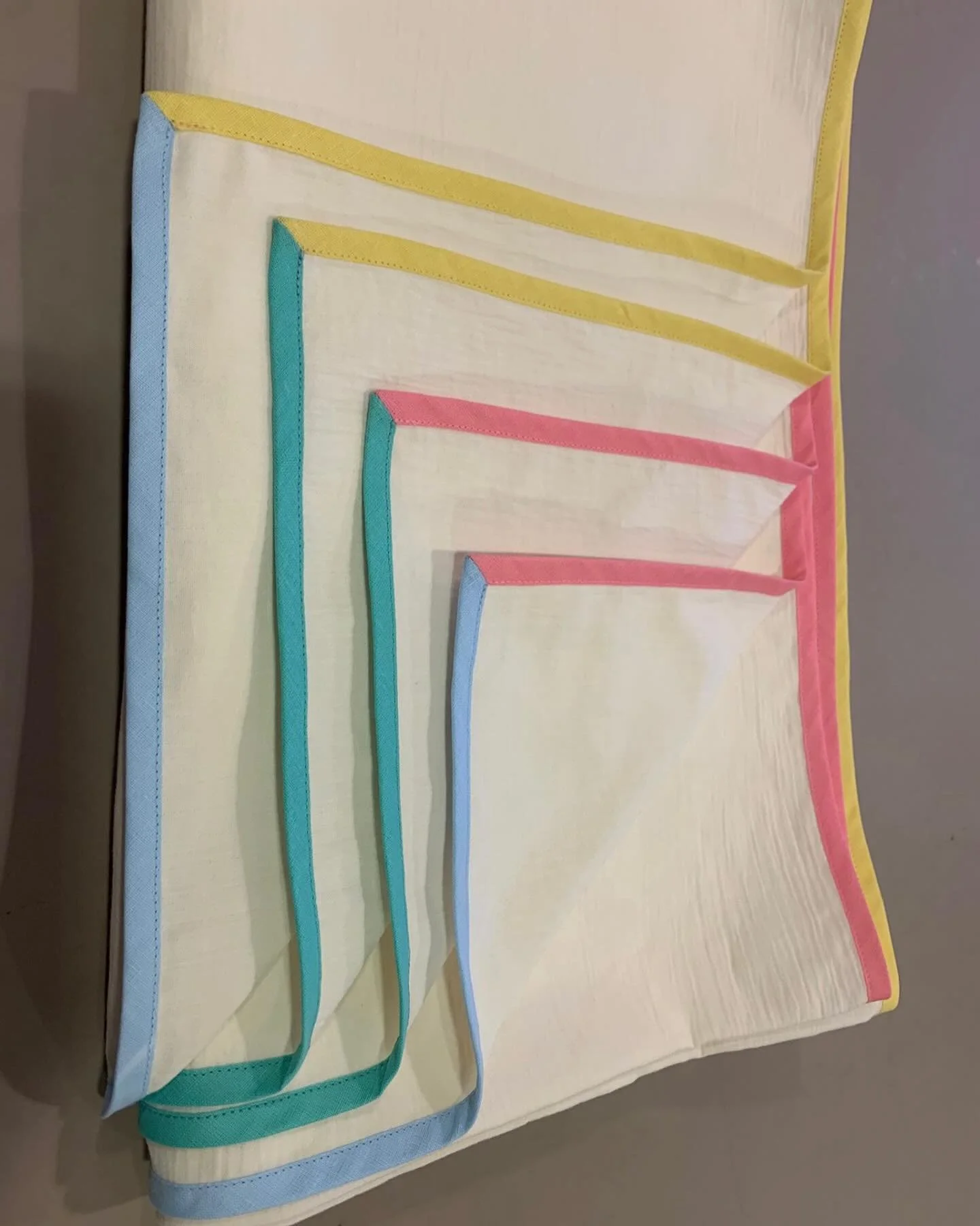 Leichte Baumwolldecke f&uuml;r die warmen Sommern&auml;chte.
240 x 210 cm / d&auml; schnell&auml;r isch d&auml; gschwinder&hellip;