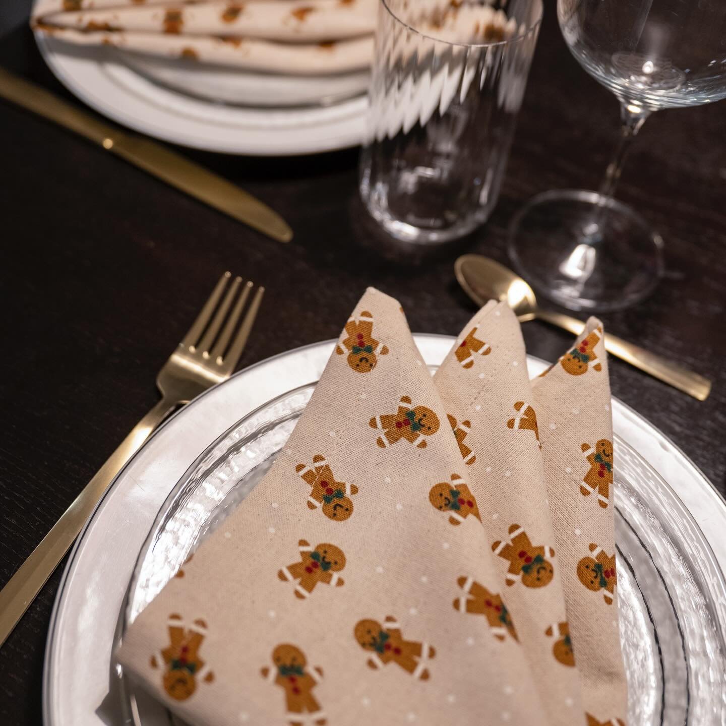 Bald wird angerichtet 🎄🎄🎅🏼 zum beispiel mit sch&ouml;nen weihnachtsstoffen vom stoffreich stans.