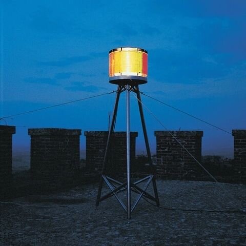 #arteallarte Arte all&rsquo;Arte IV - Olafur Eliasson, Cinque fari per la Toscana (Five lamps for Tuscany), 1999

Olafur Eliasson riflette sull&rsquo;ubicazione dei paesi della Toscana centrale alla sommit&agrave; dei colli: questo li rende luoghi mo