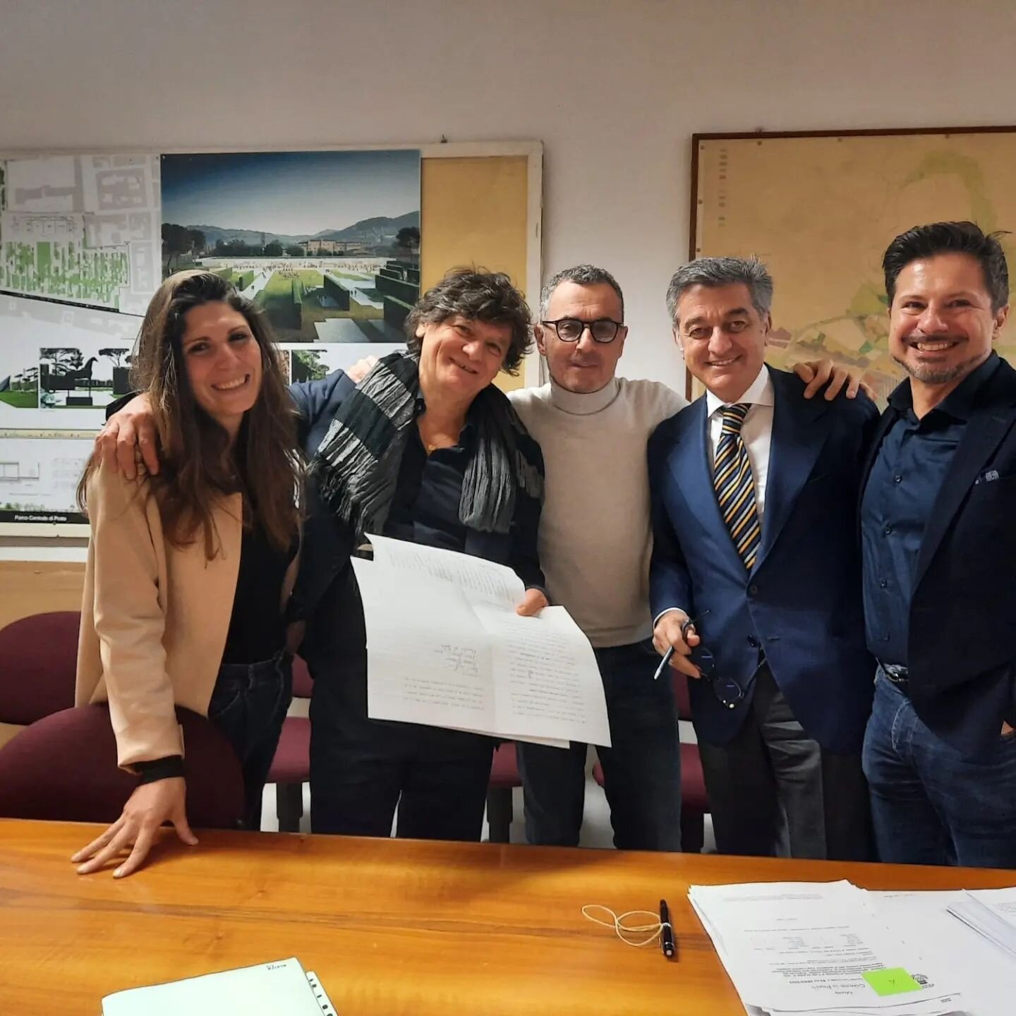 Questa mattina &egrave; stato firmato l'atto di donazione dei proventi dell'asta e dell'idea progettuale di Arte per la Riforestazione, frutto della sinergia tra #comunediprato #associazioneartecontinua e #stefanomancuso con #pnat . 

Il progetto si 