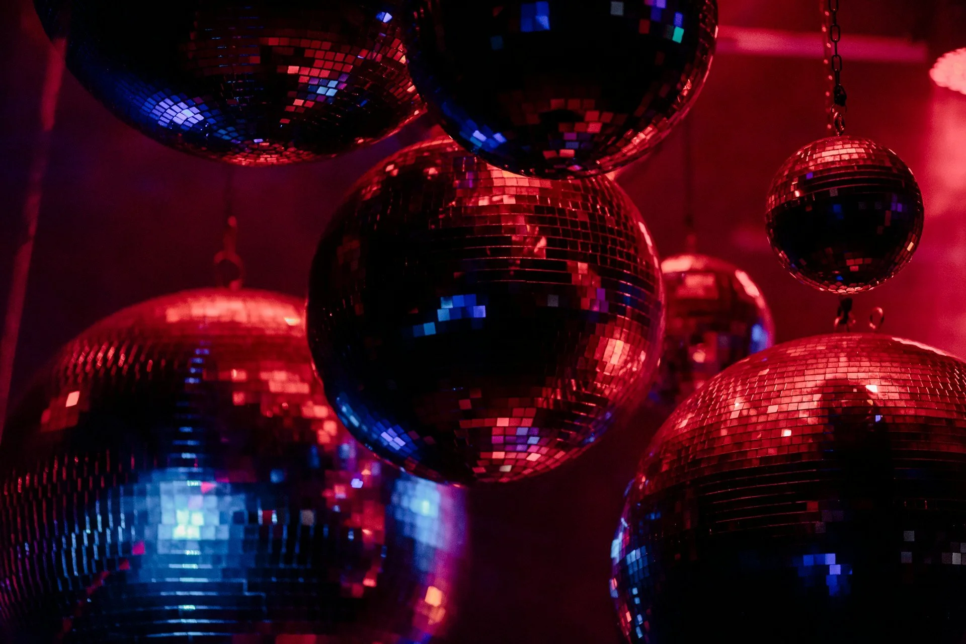 26.9. ❥ Festivaalin päätösklubi & Salakapakka: Italo Disco Party Night (K-18)