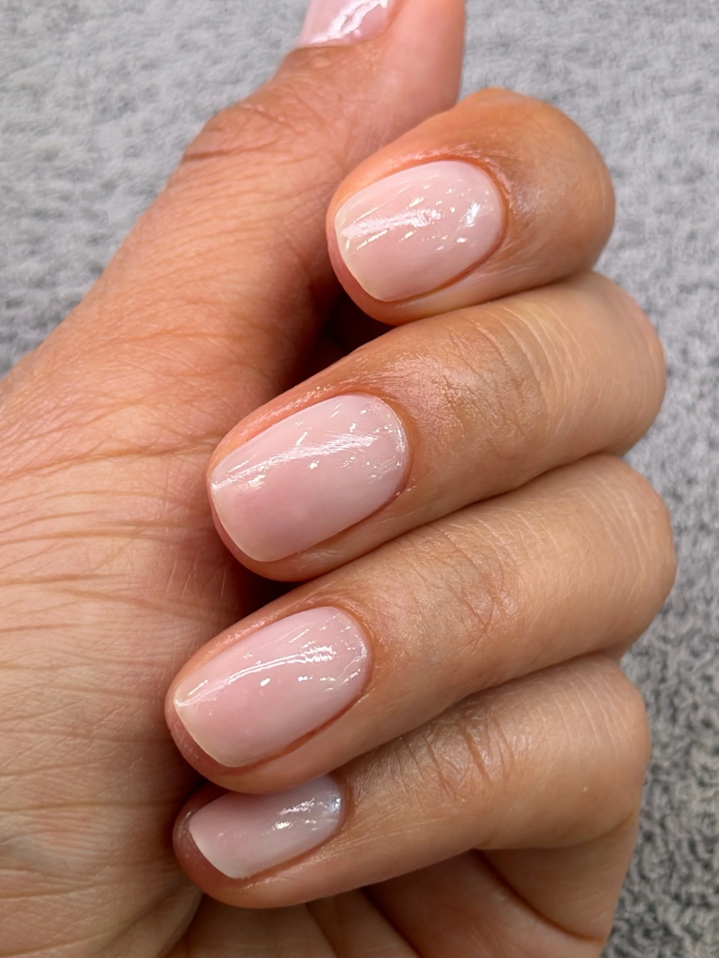 Your June Nail inspo: short nude nails 💅🏼
