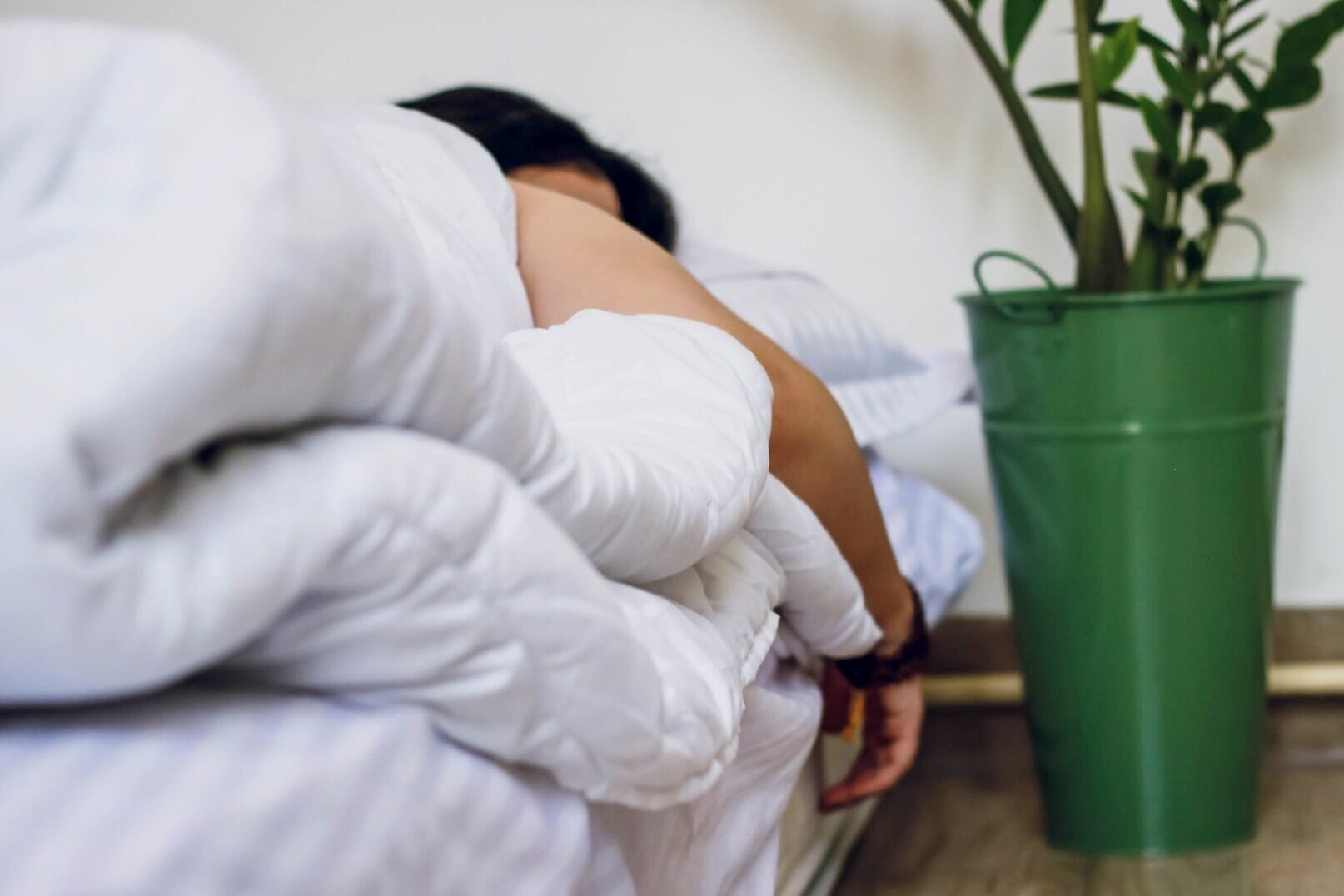 girl-lying-on-bed-how-to-sleep-fast-in-5-minutes_24.jpg