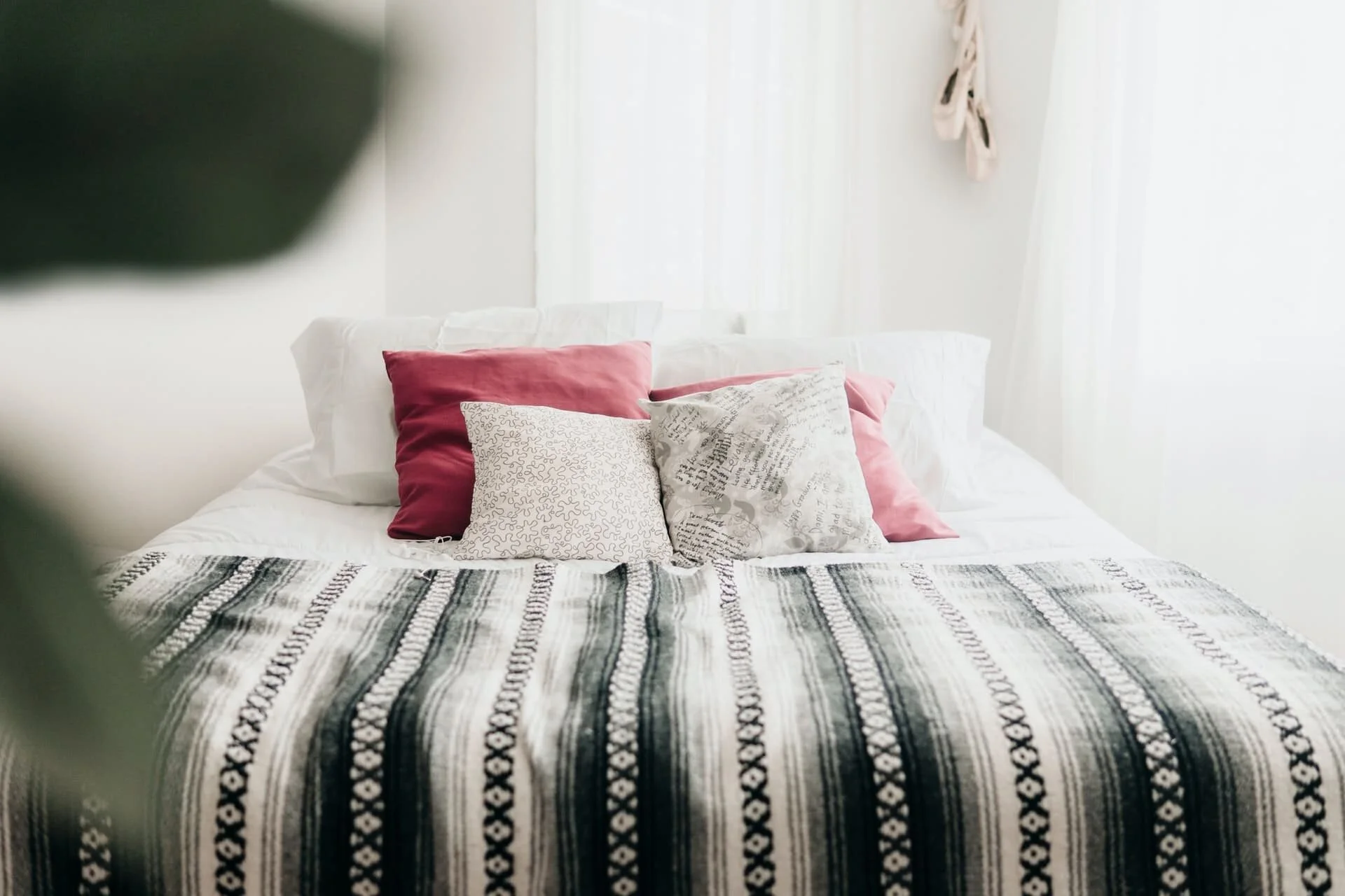add-a-lot-of-pillows-to-the-bed_10.jpg