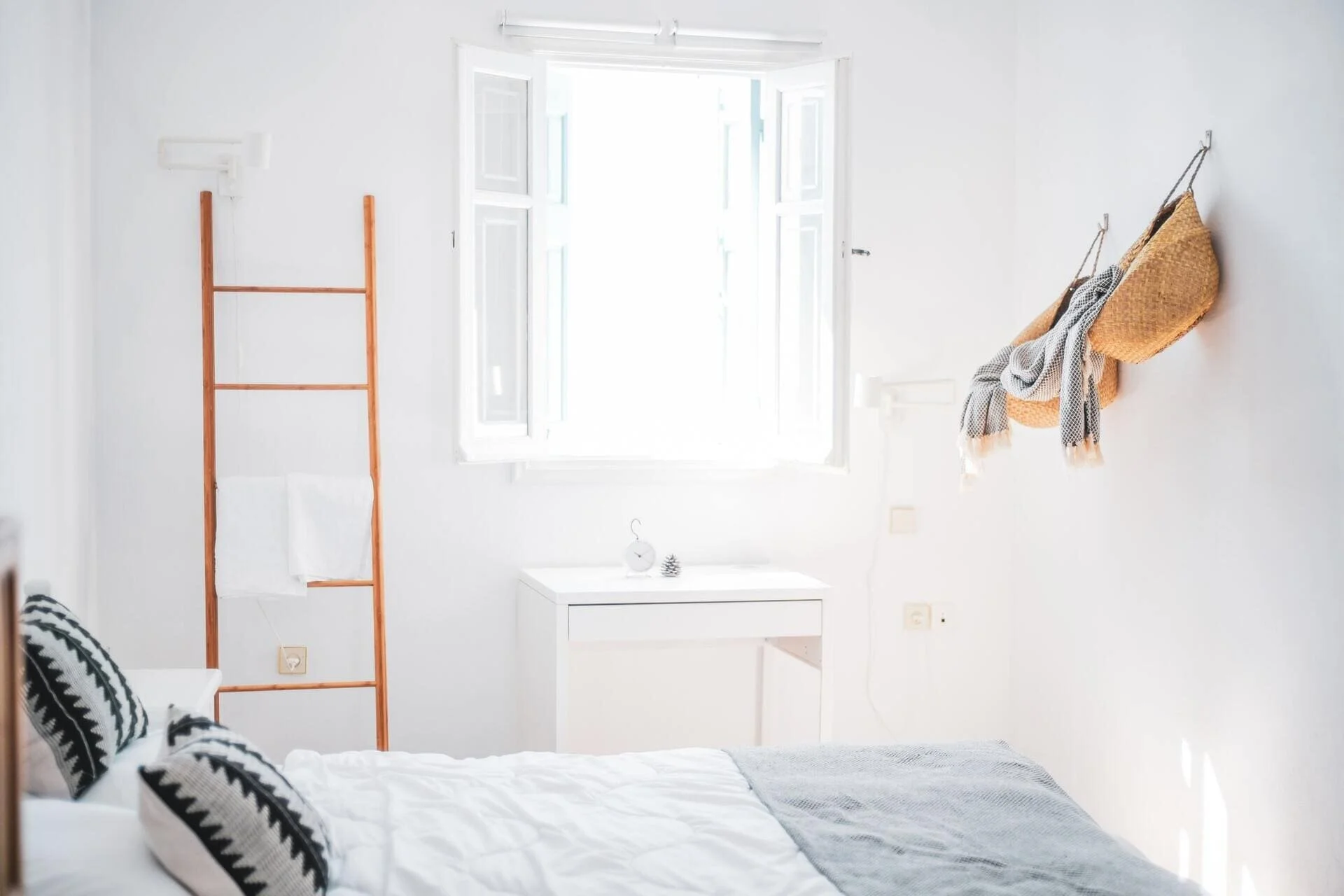 place-a-wall-ladder-for-clothes_19.jpg
