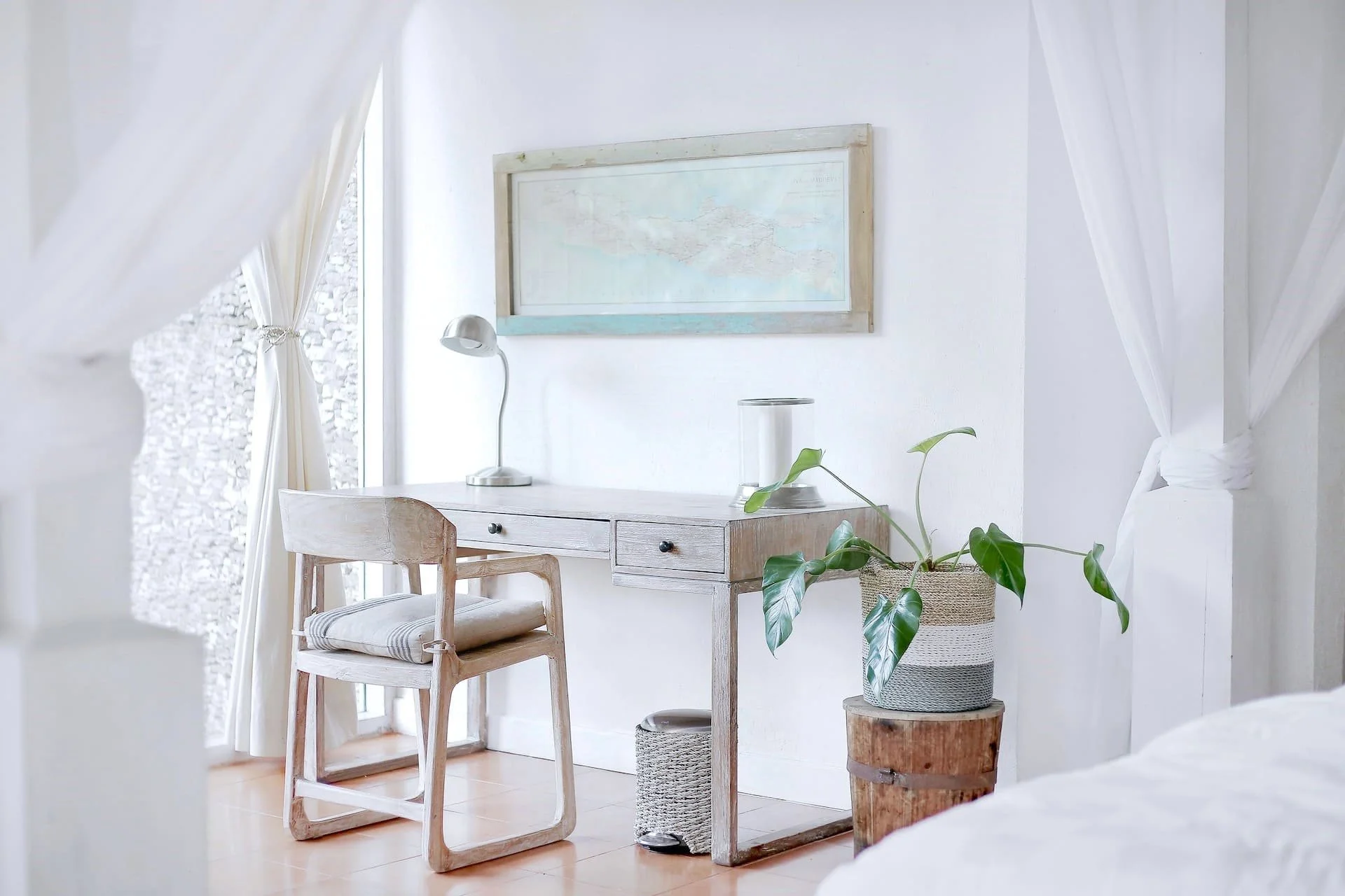 how-to-create-a-relaxing-bedroom-sanctuary_03.jpg