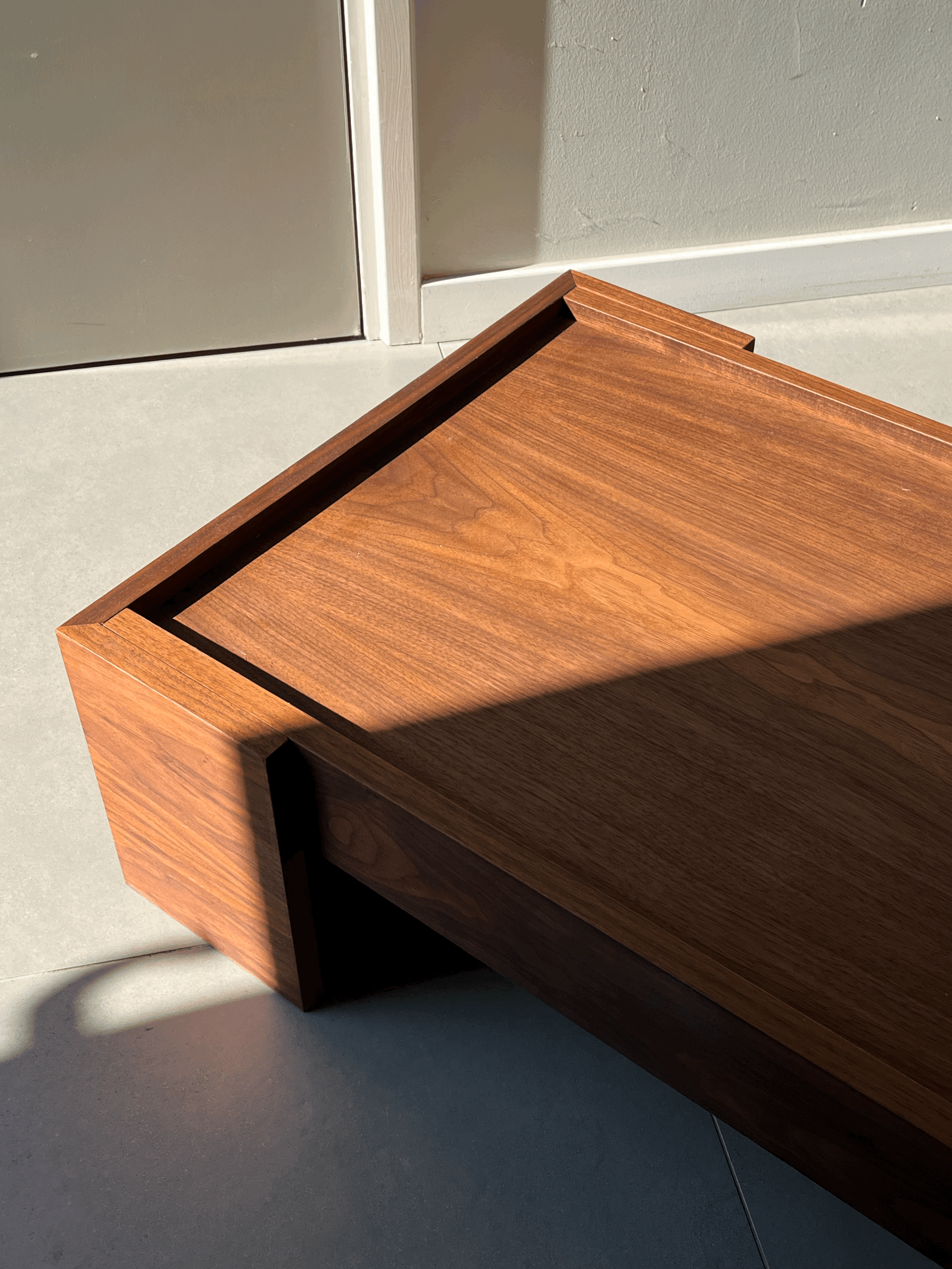 Block-W salon table