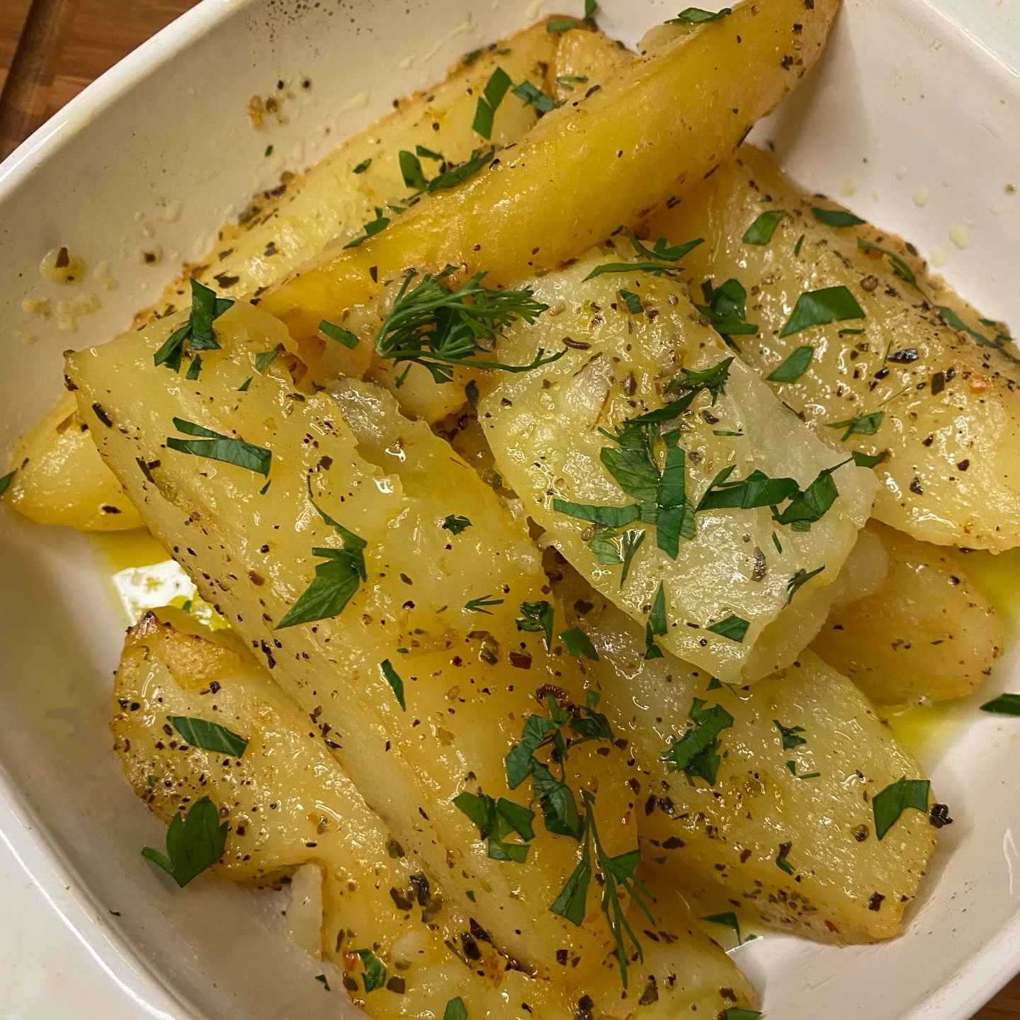 One of the best side dishes ever created; Lemon Potatoes 🍋🥔🌿 - check out the recipe on MyAstoriaKitchen.com, link in bio!
#simplerecipe