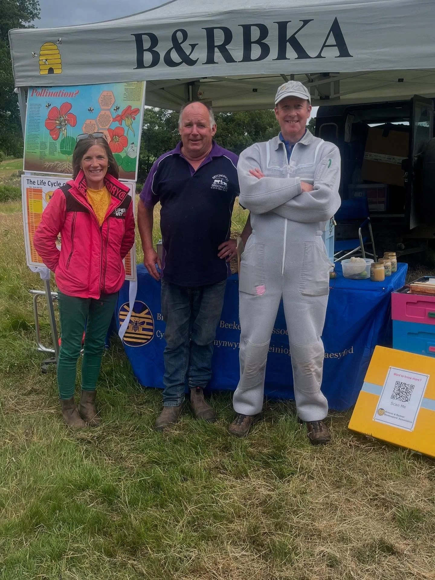 Delighted to support Rob Powell, County Chair of Brecon and Radnor NFU Cymru with educational visits from two local primary schools yesterday. Thank you to Rich Rumsey from Brecon and Radnor Beekeepers for coming along and speaking to the Children. @
