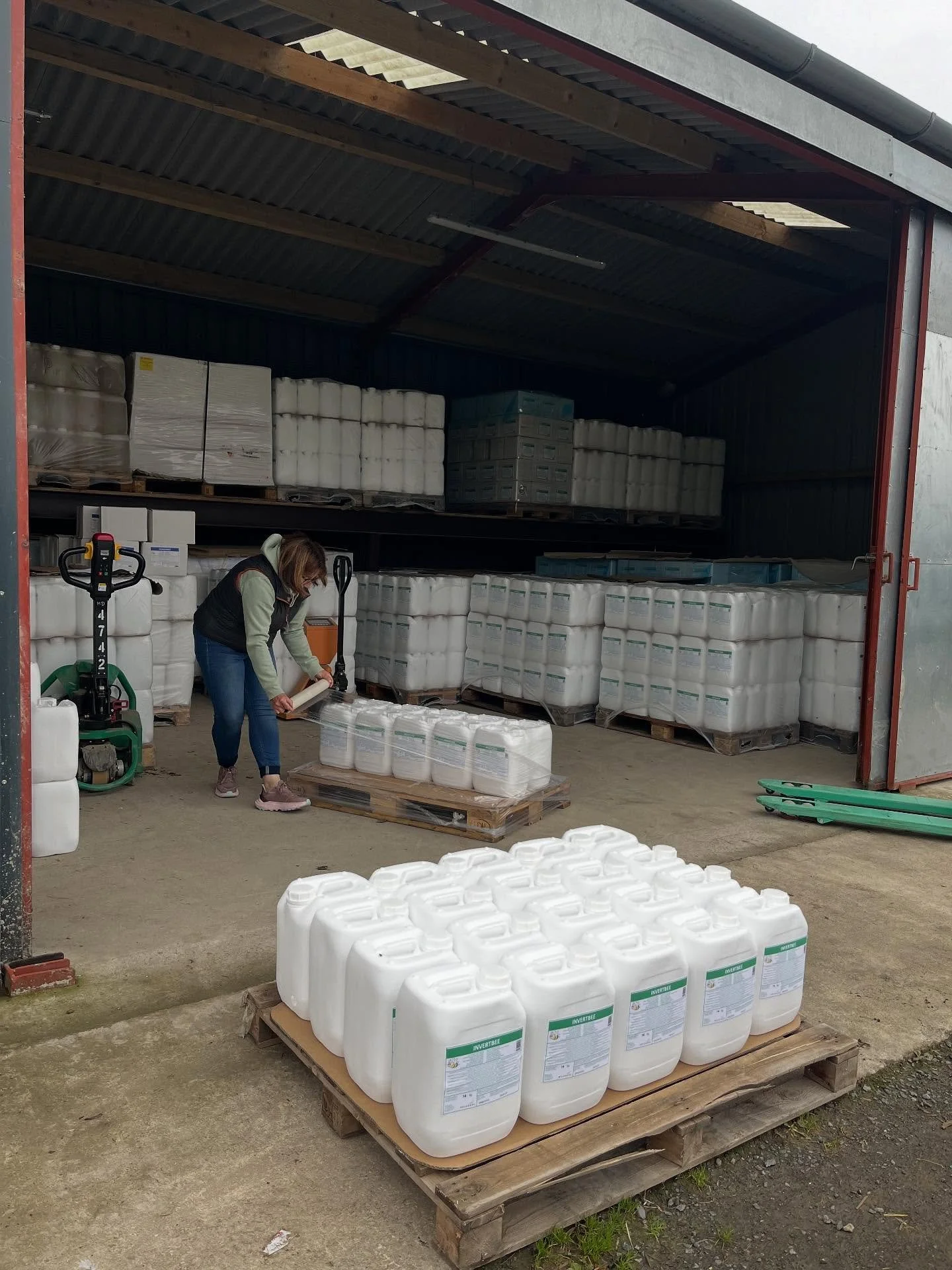 GET YOUR ORDERS IN!!!! 🤩🐝🐝With the National Honey Show based in Sandown Park coming up on October 22nd -25th. We urge you to get your lovely orders in so we can prepare and ensure you get the top quality feed you deserve!! 🤩🤩🐝