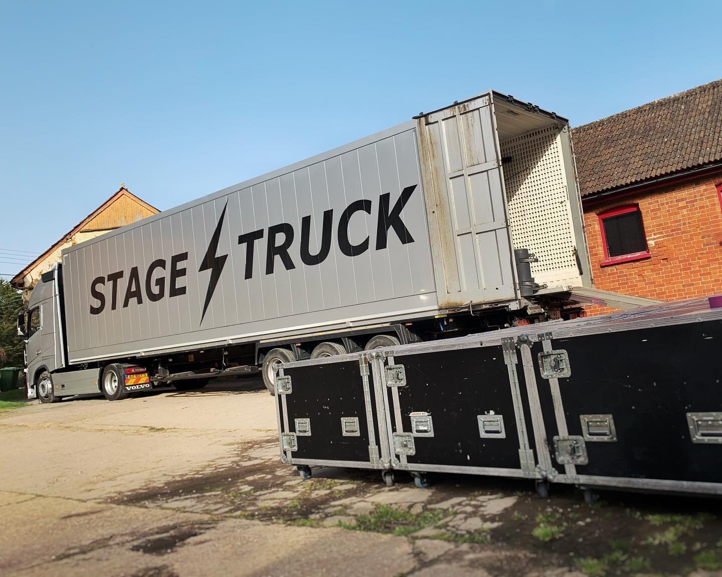 Great to see our friends from @stagetruckuk back outside the Stage Engage office this morning! We&rsquo;re looking forward to loading up more trucks for larger events as restrictions start to relax throughout the year! #stageengage #eventprofs #event