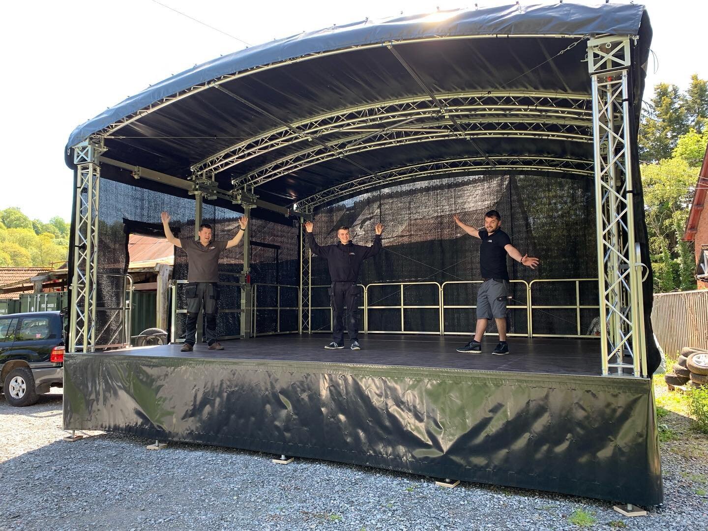 It&rsquo;s finally here! 😃 Our brand new Arc Roof Trailer Stage arrived at Stage Engage HQ yesterday, and our team had great fun setting it up for the first time!
.
With 42m&sup2; of space onstage, and a setup time of less than an hour, this mobile 