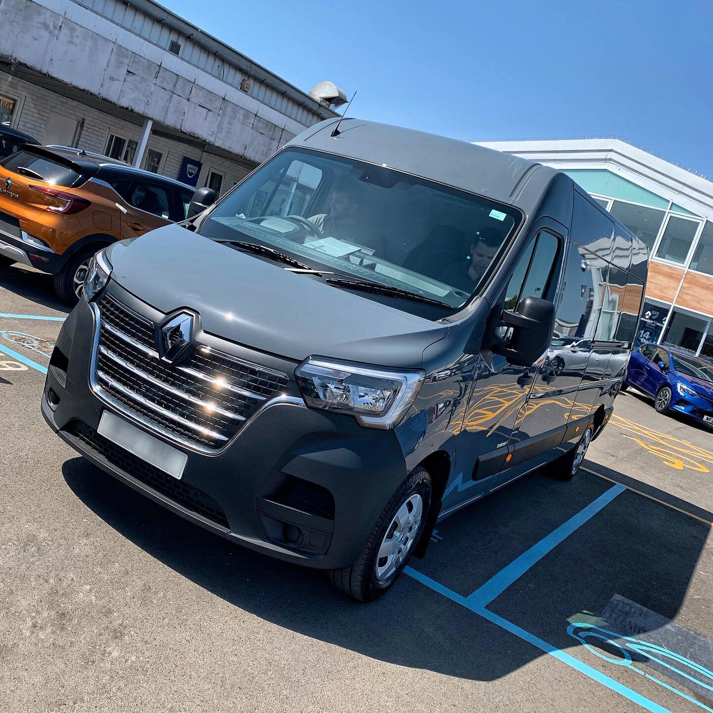 ✨ A very shiny new addition to the Stage Engage fleet! ✨Thanks to Martin at @bristolstmotors Exeter for sorting us out 👍🏼 #stageengage #newvan #renaultmaster