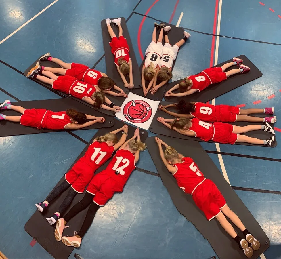 #kn&aelig;kcancerblomst I dag til tr&aelig;ning har u9 lavet en kn&aelig;k cancer blomst. 🥺 super fint