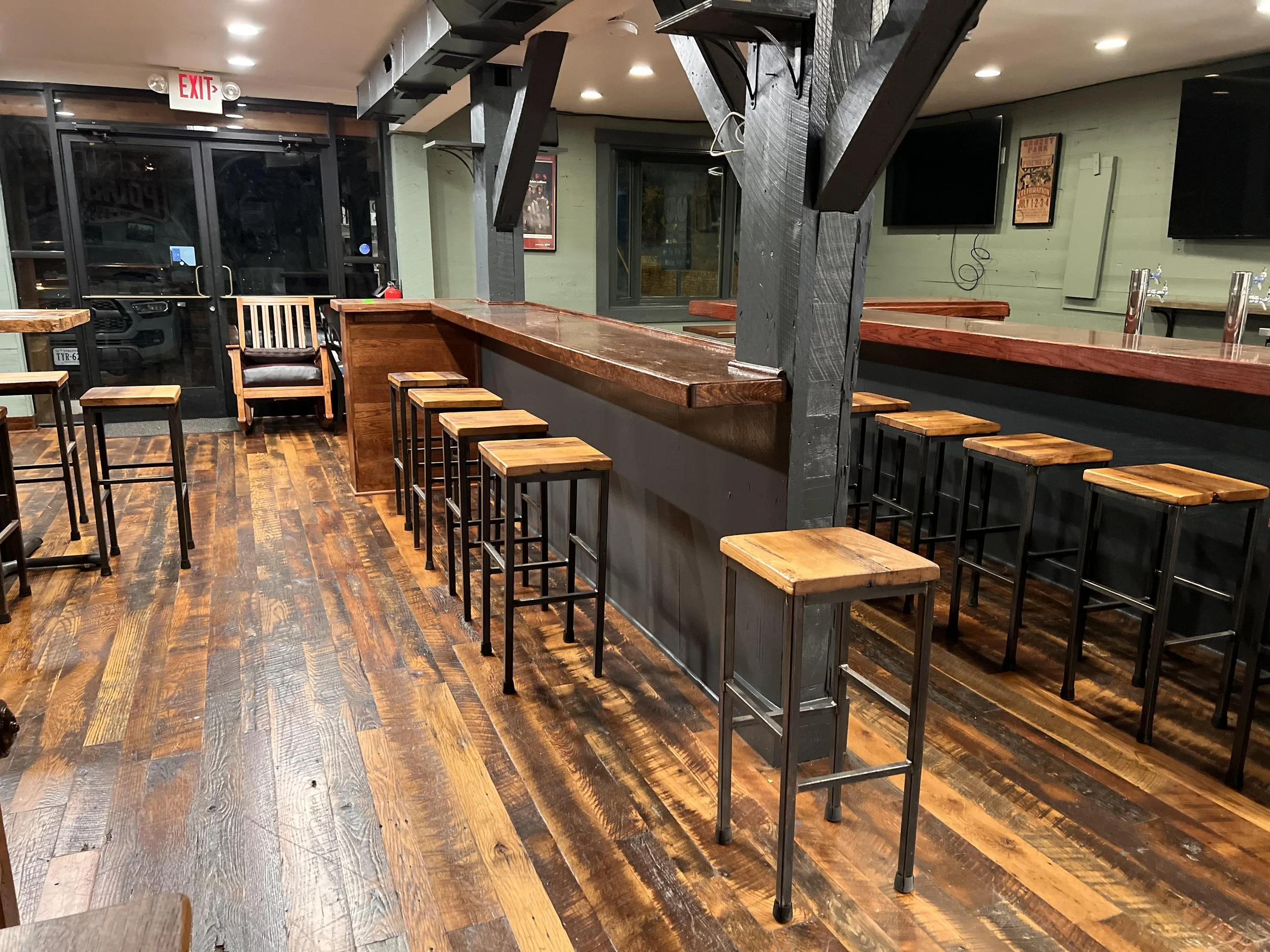 Great Eats, Strong Drinks, & a Rockin' Good Time | Crozet Pizza