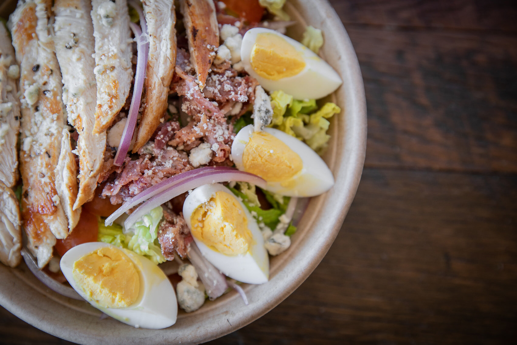  chicken salad with red onion and hardboiled eggs 