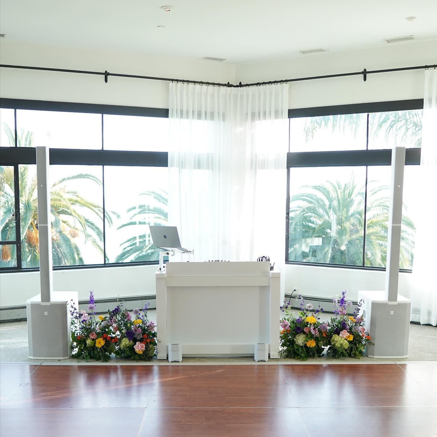 Introducing our all-white setup, including our new sleek DJ booth and column array speakers. This clean, modern setup is sure to complement events that demand a more elegant look, including this coastal wedding last week at the beautiful @belairbaycl